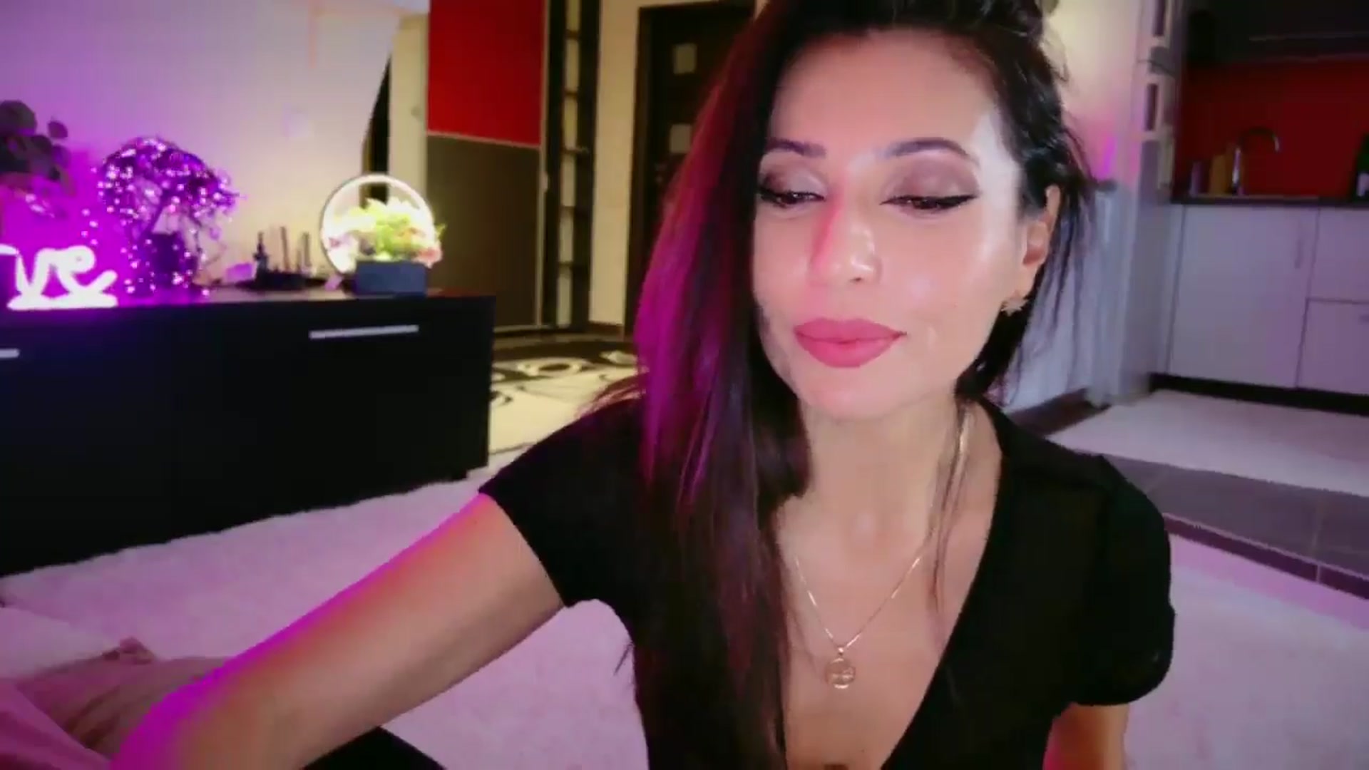 Gallery image thumbnail from SmileyTinaa's myfreecams stream on, 12/30/2025, 24:04 image 3 of 20