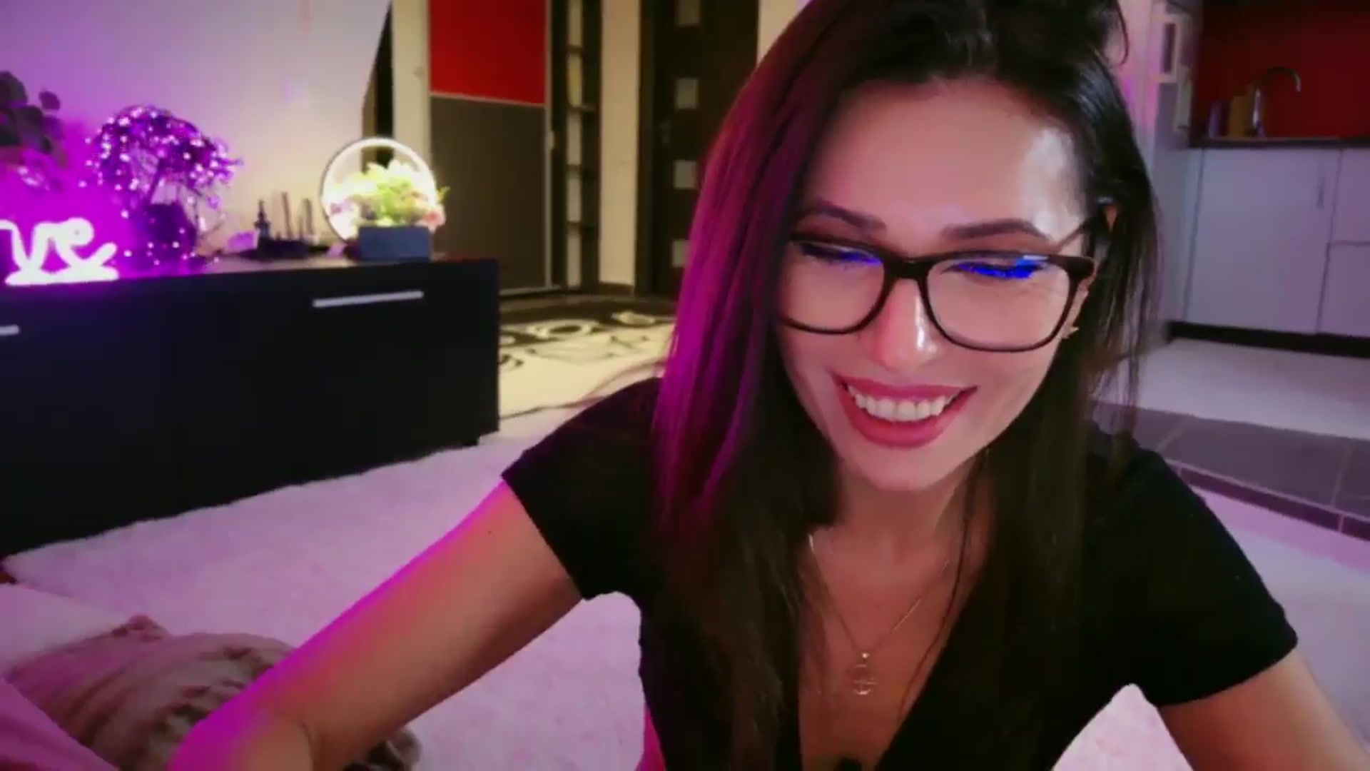 Gallery image thumbnail from SmileyTinaa's myfreecams stream on, 12/30/2025, 24:04 image 8 of 20