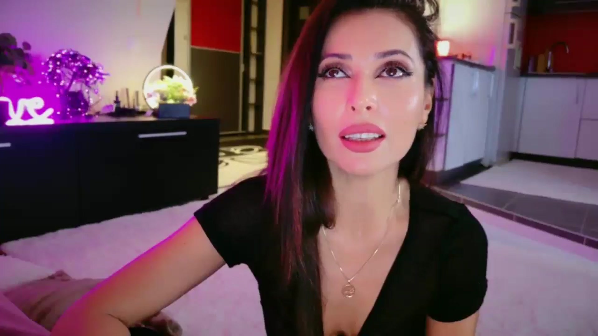 Gallery image thumbnail from SmileyTinaa's myfreecams stream on, 12/30/2025, 24:04 image 12 of 20