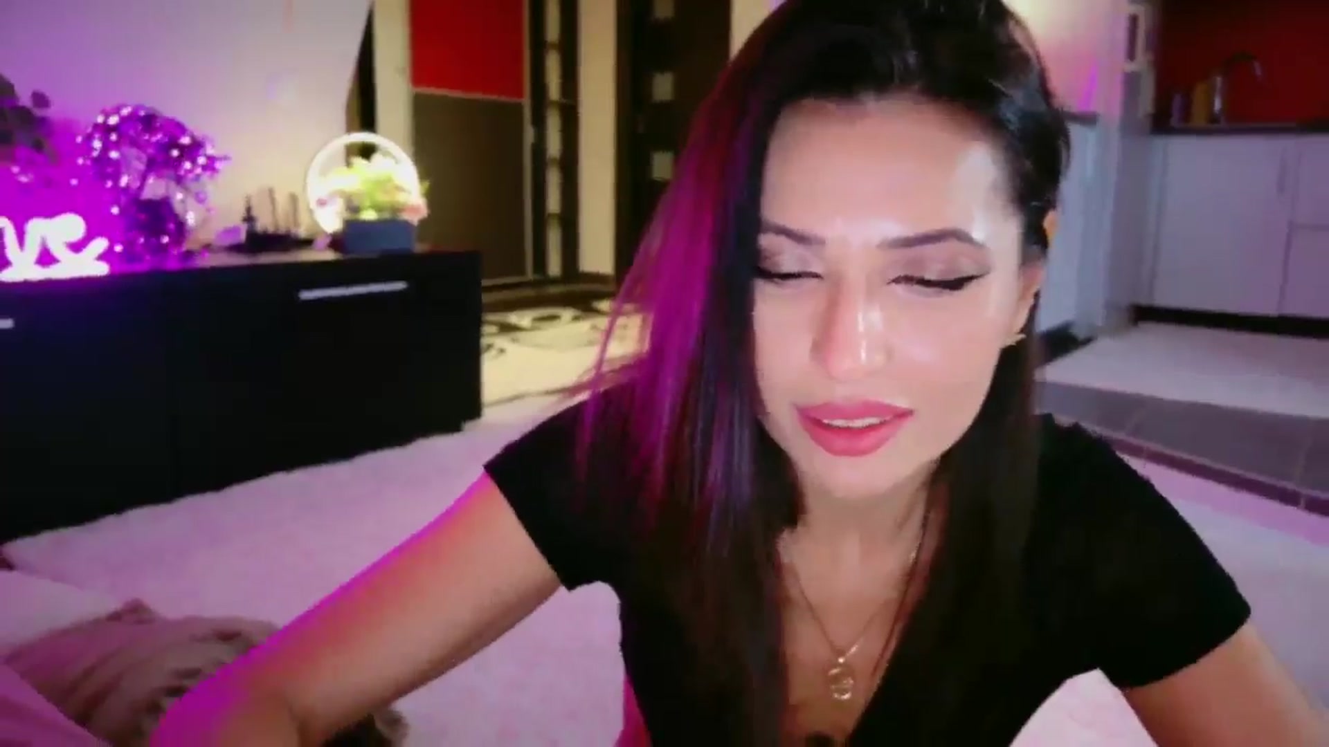 Gallery image thumbnail from SmileyTinaa's myfreecams stream on, 12/30/2025, 24:04 image 5 of 20