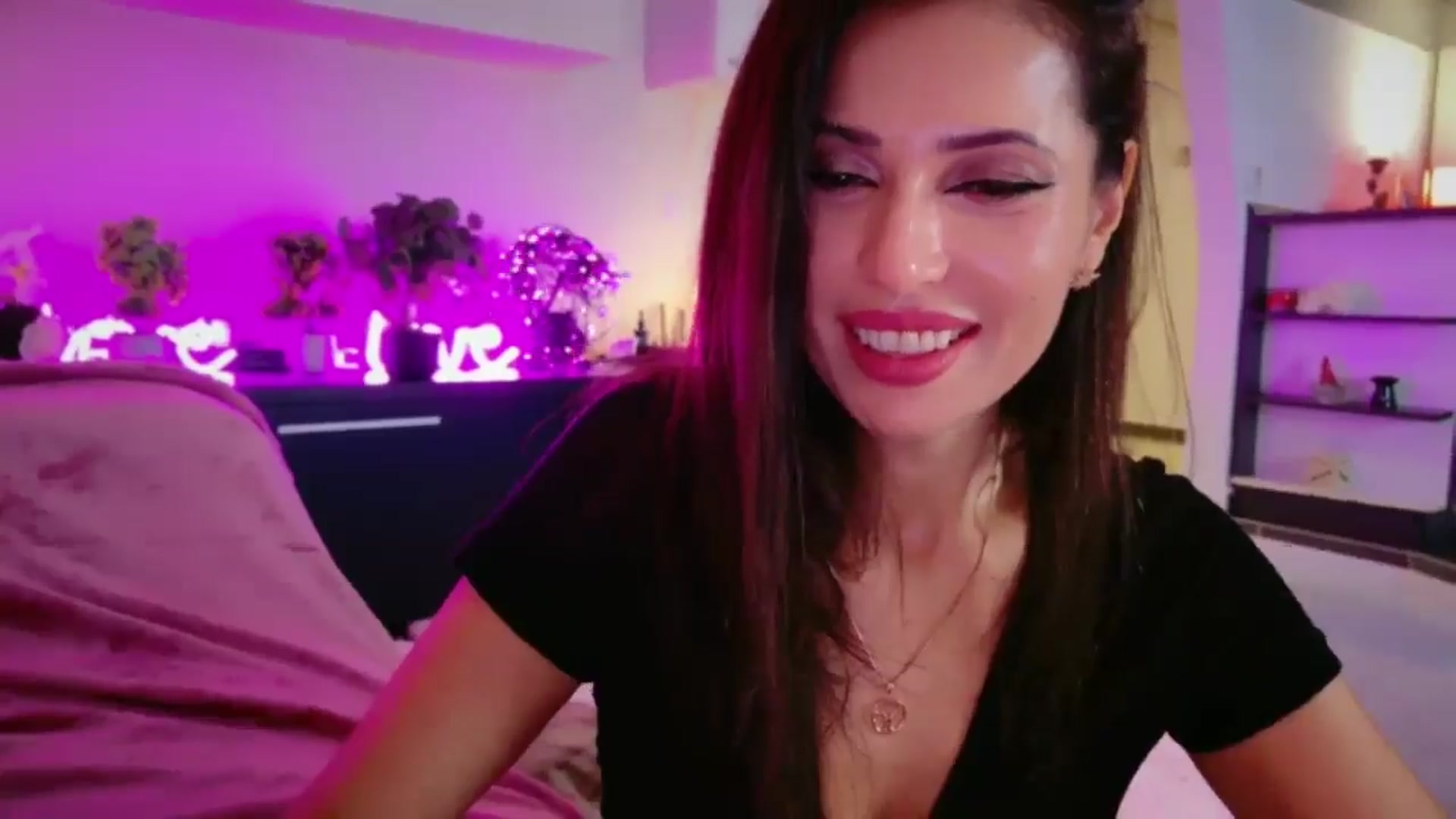 Gallery image thumbnail from SmileyTinaa's myfreecams stream on, 12/30/2025, 24:04 image 19 of 20