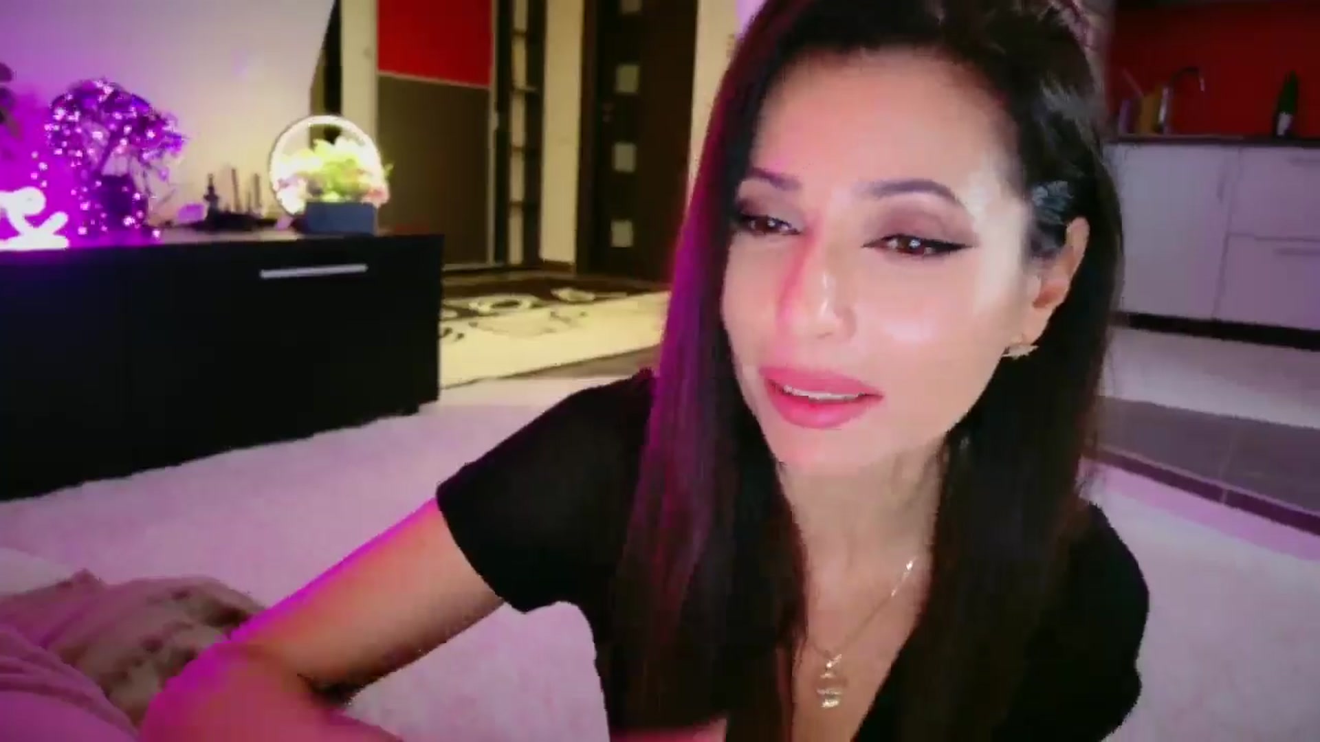 Gallery image thumbnail from SmileyTinaa's myfreecams stream on, 12/30/2025, 02:24 image 4 of 20