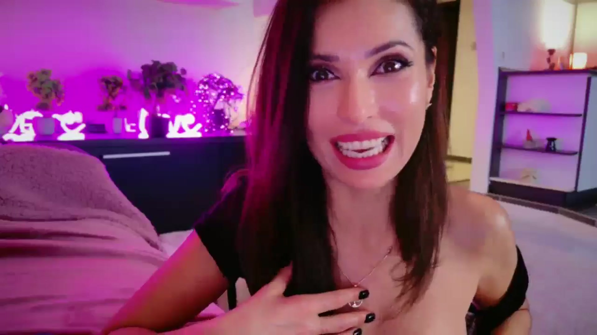 Gallery image thumbnail from SmileyTinaa's myfreecams stream on, 12/30/2025, 02:24 image 18 of 20