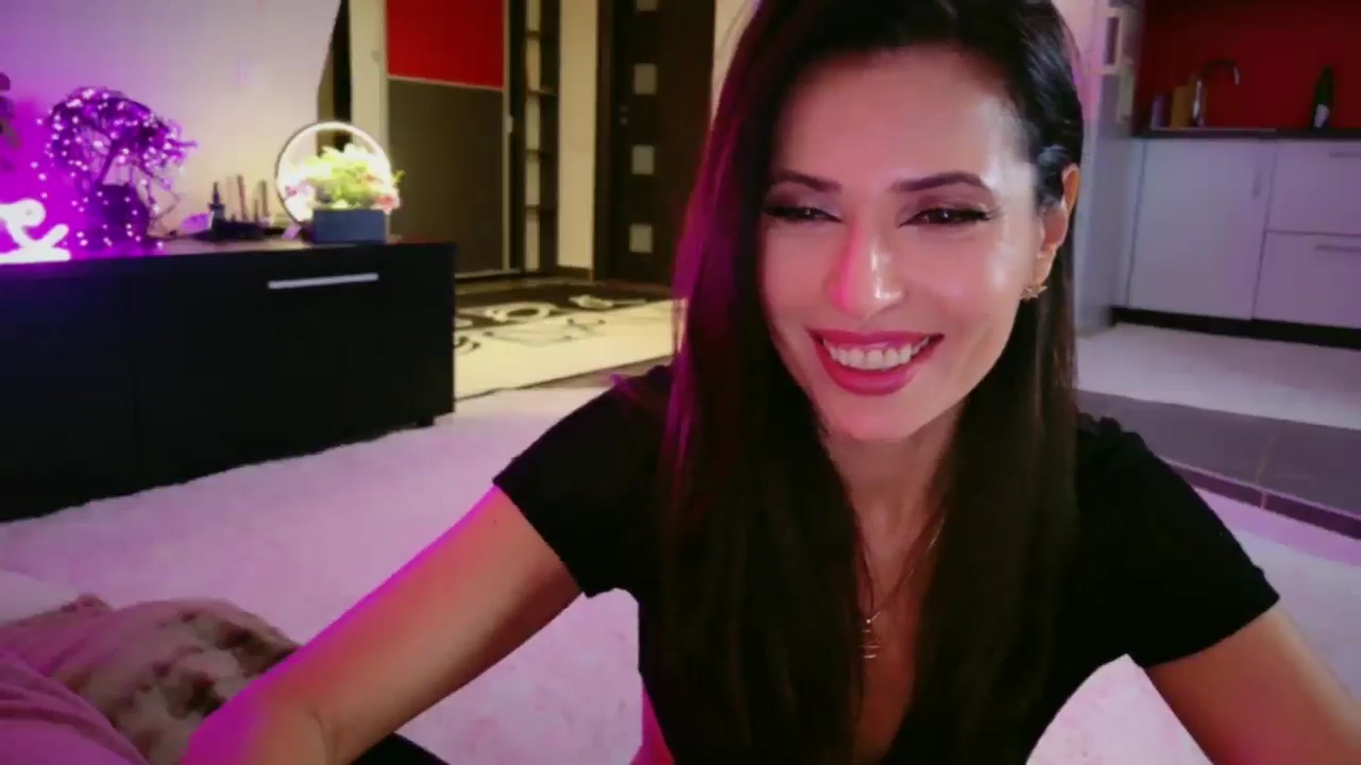 Gallery image thumbnail from SmileyTinaa's myfreecams stream on, 12/30/2025, 02:24 image 2 of 20