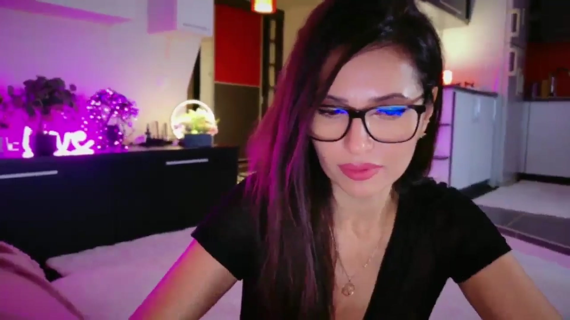 Gallery image thumbnail from SmileyTinaa's myfreecams stream on, 12/30/2025, 05:51 image 4 of 20