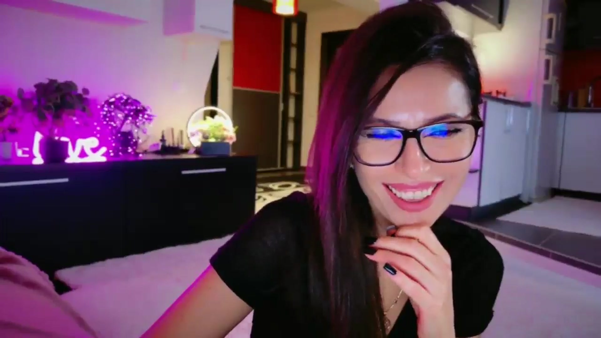 Gallery image thumbnail from SmileyTinaa's myfreecams stream on, 12/30/2025, 05:51 image 5 of 20