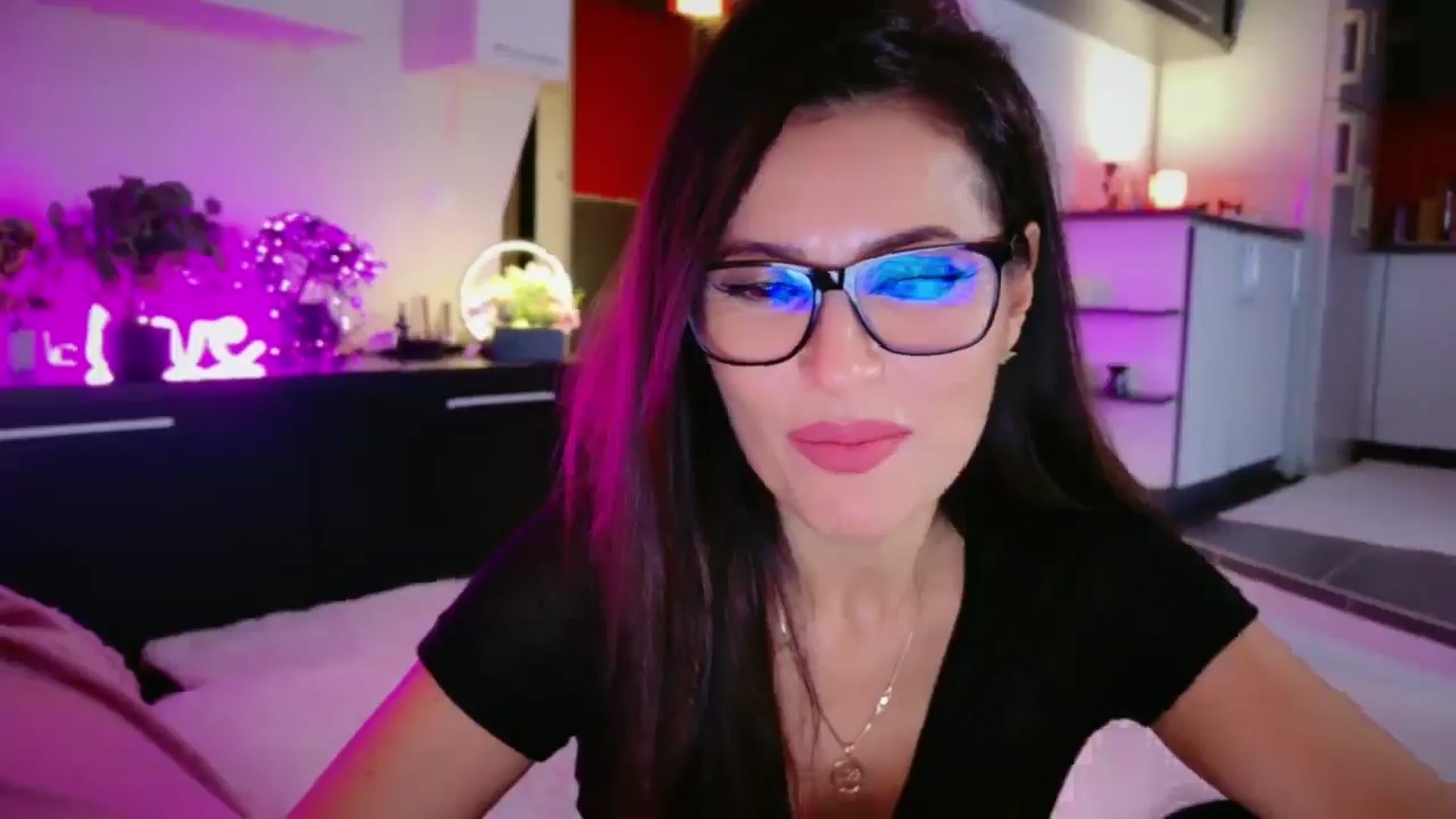 Gallery image thumbnail from SmileyTinaa's myfreecams stream on, 12/30/2025, 05:51 image 3 of 20