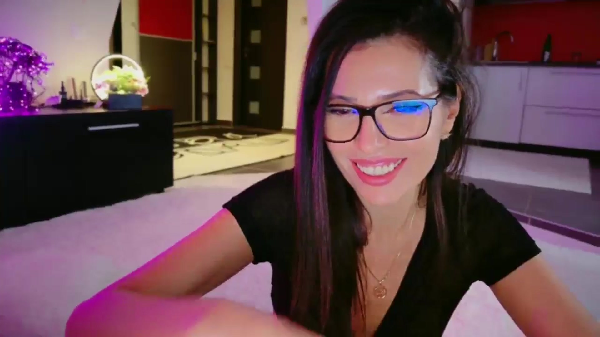 Gallery image thumbnail from SmileyTinaa's myfreecams stream on, 12/30/2025, 05:51 image 17 of 20