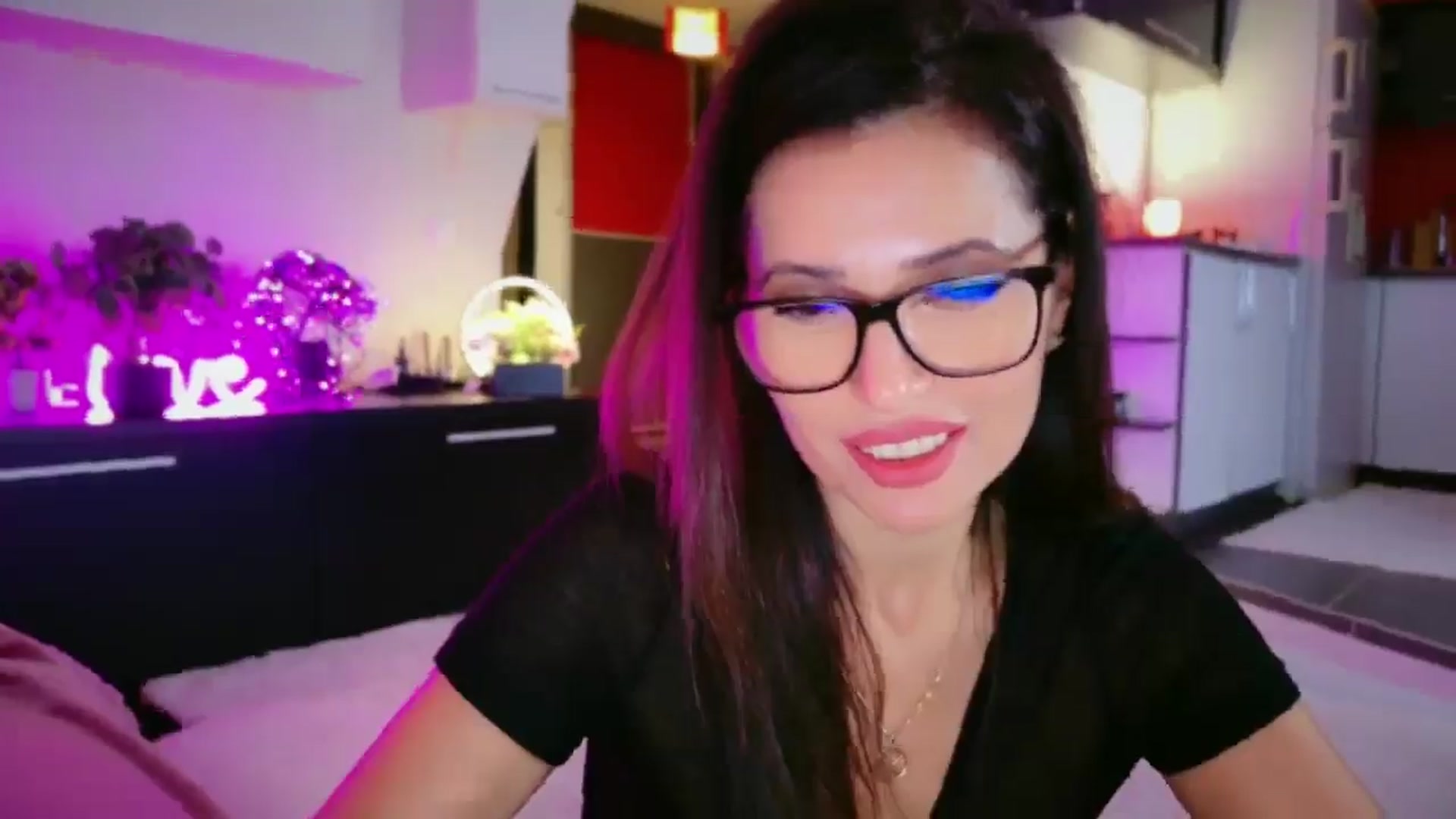 Gallery image thumbnail from SmileyTinaa's myfreecams stream on, 12/30/2025, 05:51 image 2 of 20