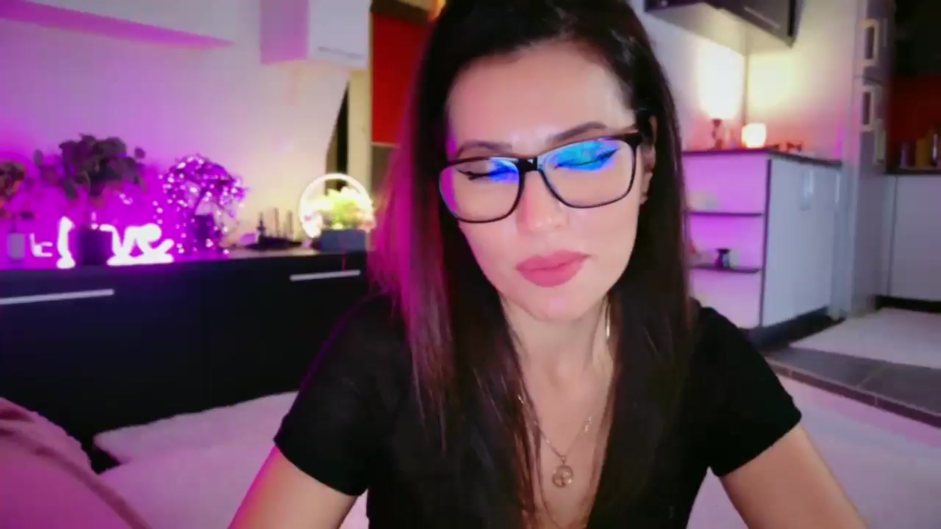 Gallery image thumbnail from SmileyTinaa's myfreecams stream on, 12/30/2025, 05:51 image 1 of 20