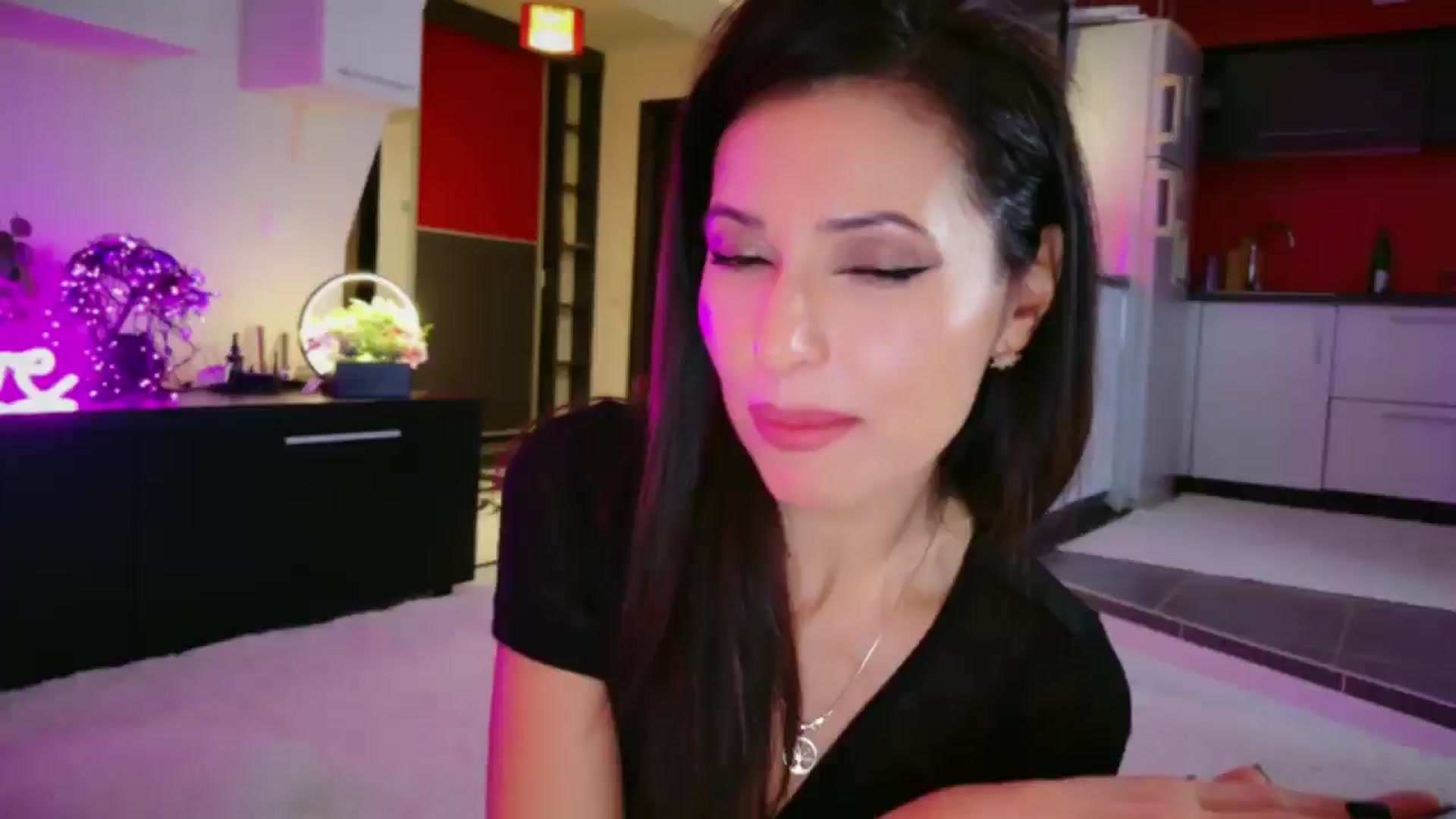 Gallery image thumbnail from SmileyTinaa's myfreecams stream on, 12/30/2025, 05:51 image 8 of 20