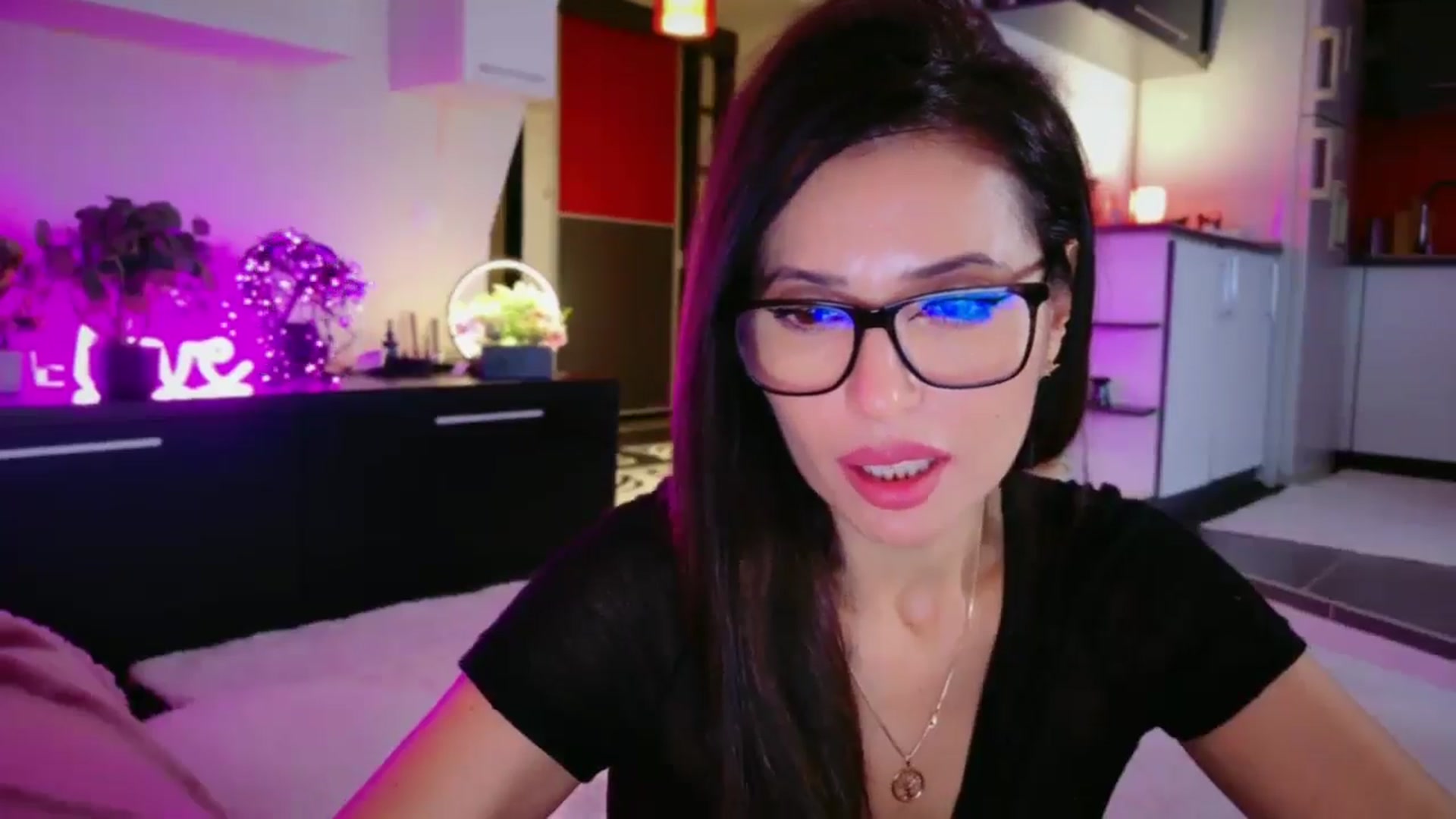 Gallery image thumbnail from SmileyTinaa's myfreecams stream on, 12/30/2025, 05:51 image 6 of 20