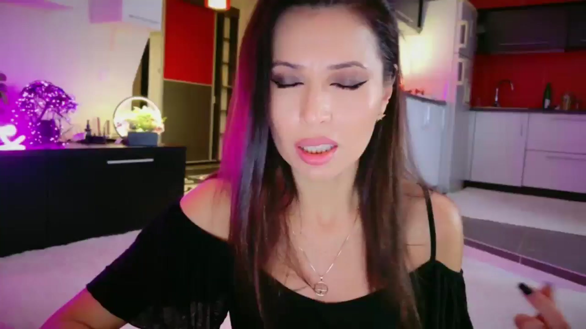 Gallery image thumbnail from SmileyTinaa's myfreecams stream on, 01/03/2026, 24:05 image 1 of 20