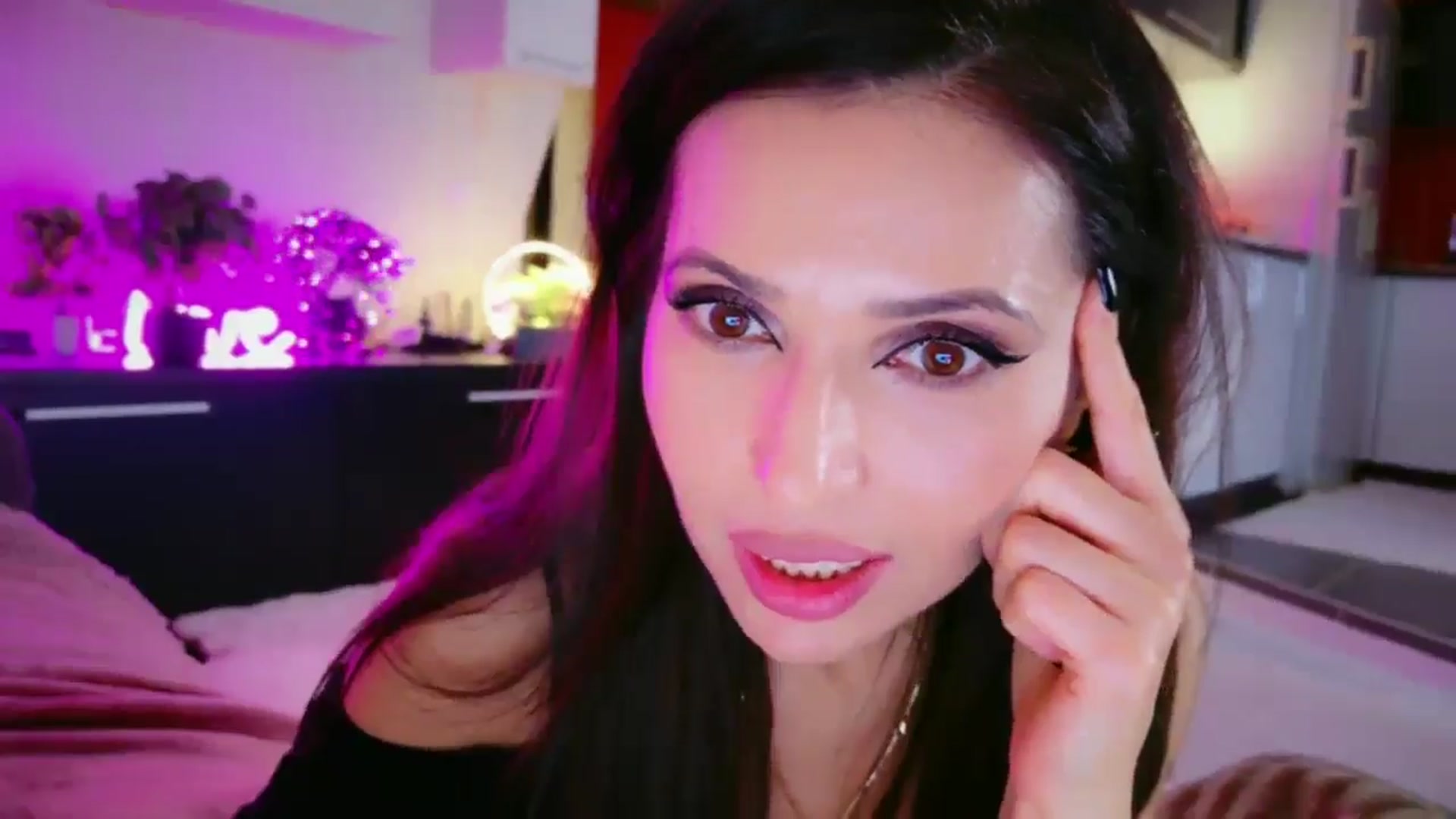Gallery image thumbnail from SmileyTinaa's myfreecams stream on, 01/03/2026, 24:05 image 19 of 20