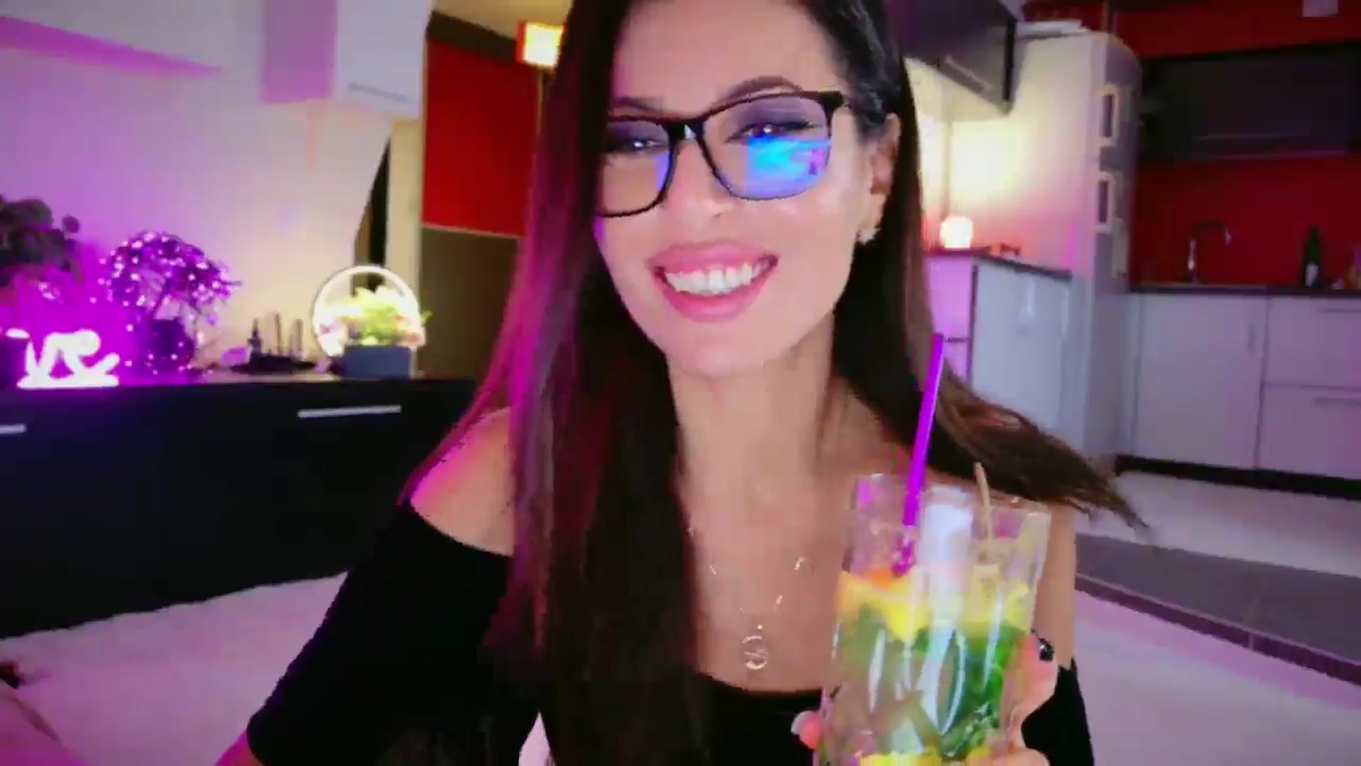 Gallery image thumbnail from SmileyTinaa's myfreecams stream on, 01/03/2026, 24:05 image 6 of 20