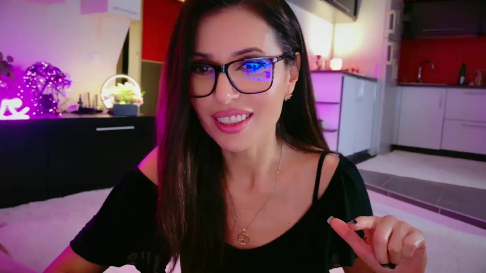 Gallery image thumbnail from SmileyTinaa's myfreecams stream on, 01/03/2026, 24:05 image 7 of 20