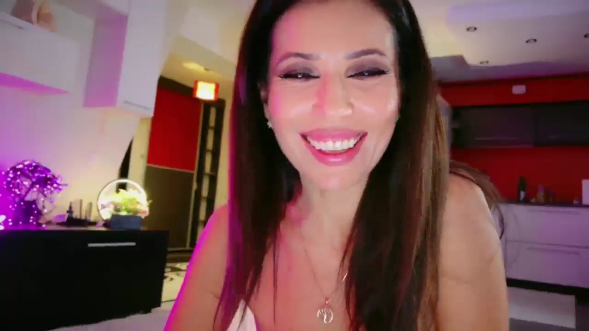 Gallery image thumbnail from SmileyTinaa's myfreecams stream on, 01/03/2026, 24:05 image 16 of 20