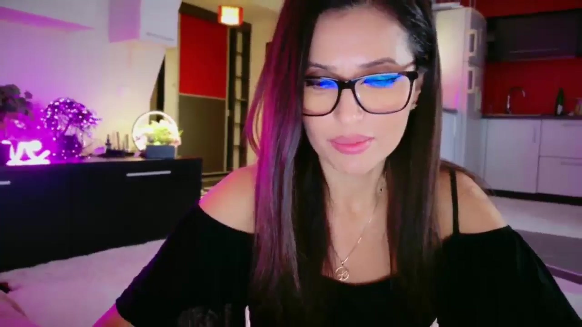 Gallery image thumbnail from SmileyTinaa's myfreecams stream on, 01/03/2026, 24:05 image 5 of 20