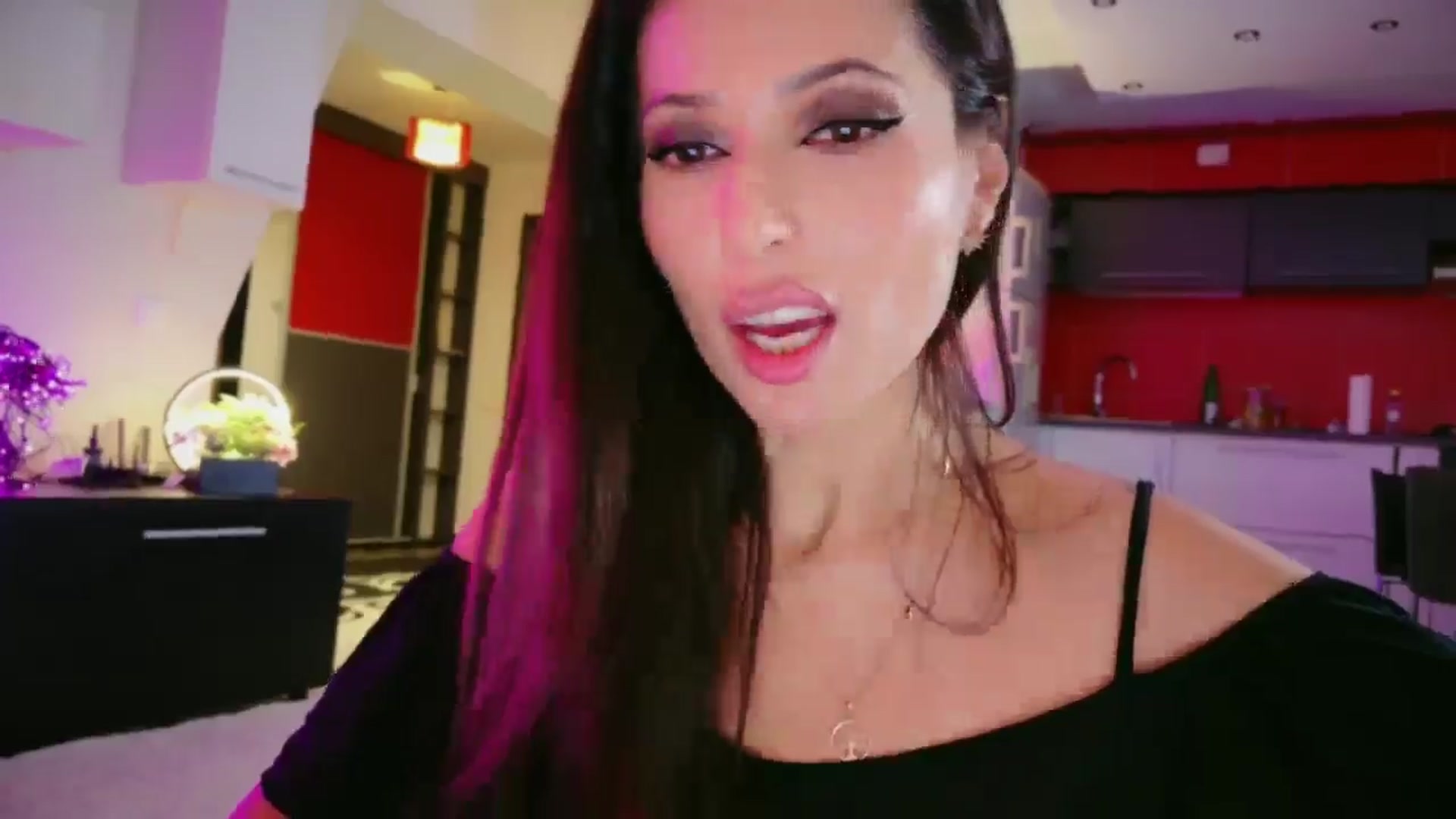 Gallery image thumbnail from SmileyTinaa's myfreecams stream on, 01/03/2026, 24:05 image 18 of 20