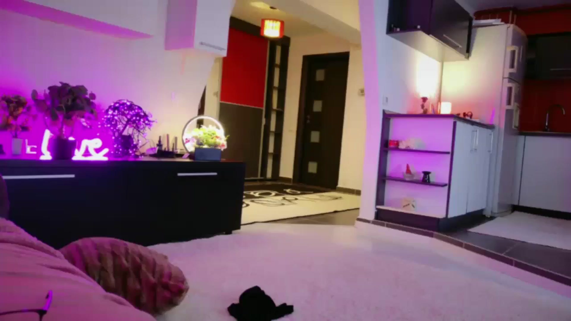 Gallery image thumbnail from SmileyTinaa's myfreecams stream on, 01/03/2026, 02:53 image 18 of 20
