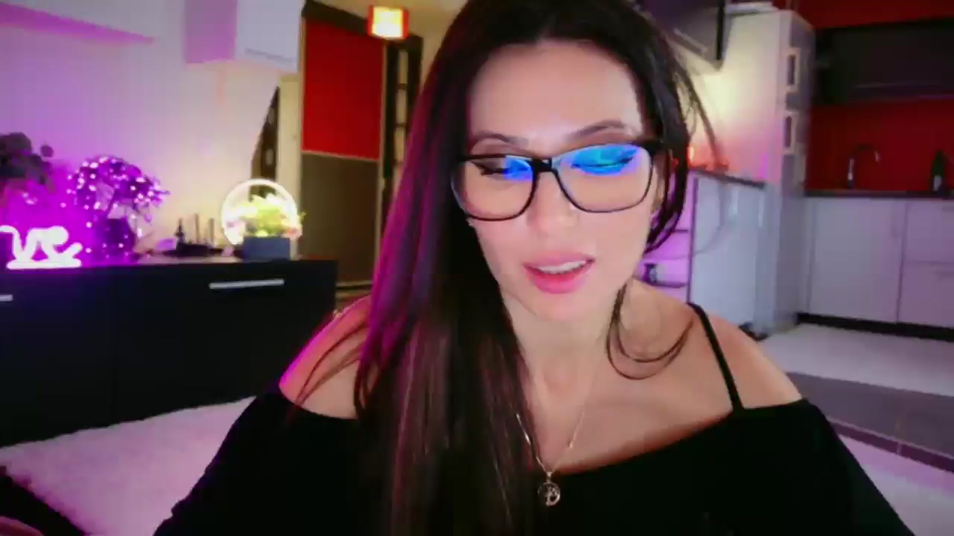 Gallery image thumbnail from SmileyTinaa's myfreecams stream on, 01/03/2026, 07:28 image 18 of 20