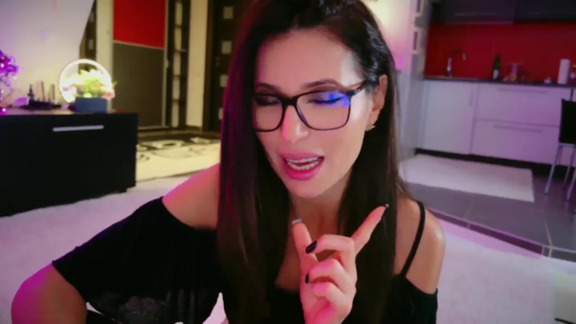 Gallery image thumbnail from SmileyTinaa's myfreecams stream on, 01/03/2026, 07:28 image 11 of 20