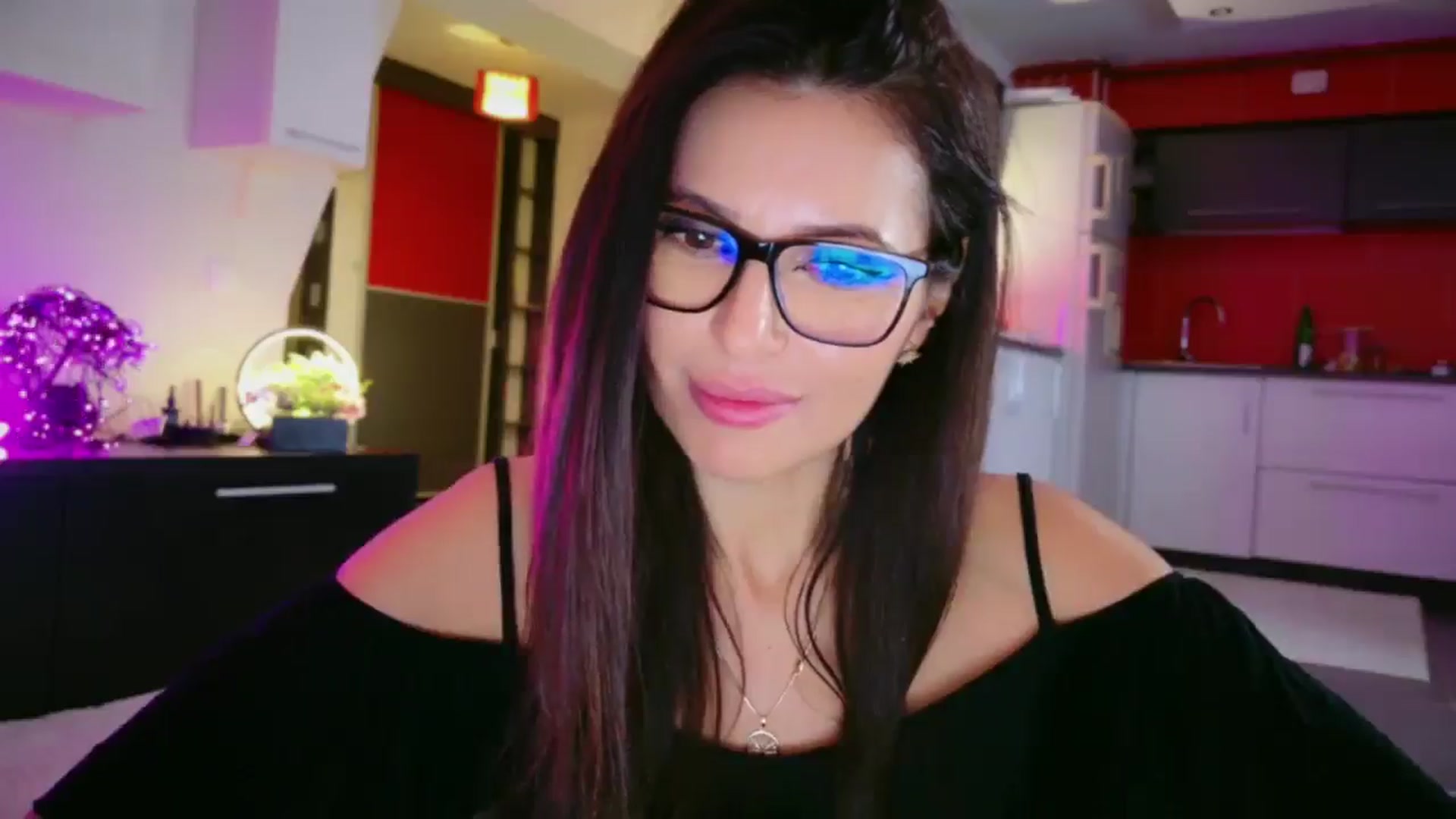 Gallery image thumbnail from SmileyTinaa's myfreecams stream on, 01/03/2026, 07:28 image 13 of 20