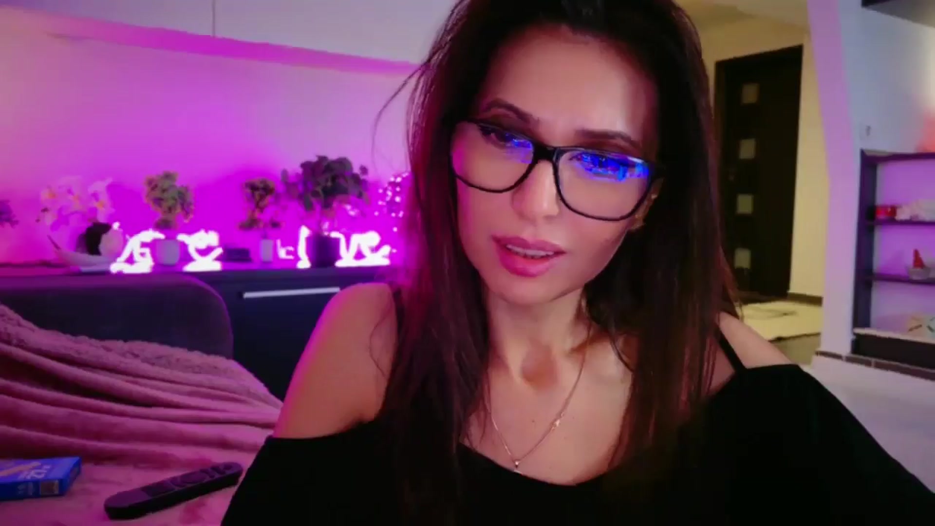 Gallery image thumbnail from SmileyTinaa's myfreecams stream on, 01/03/2026, 07:28 image 4 of 20