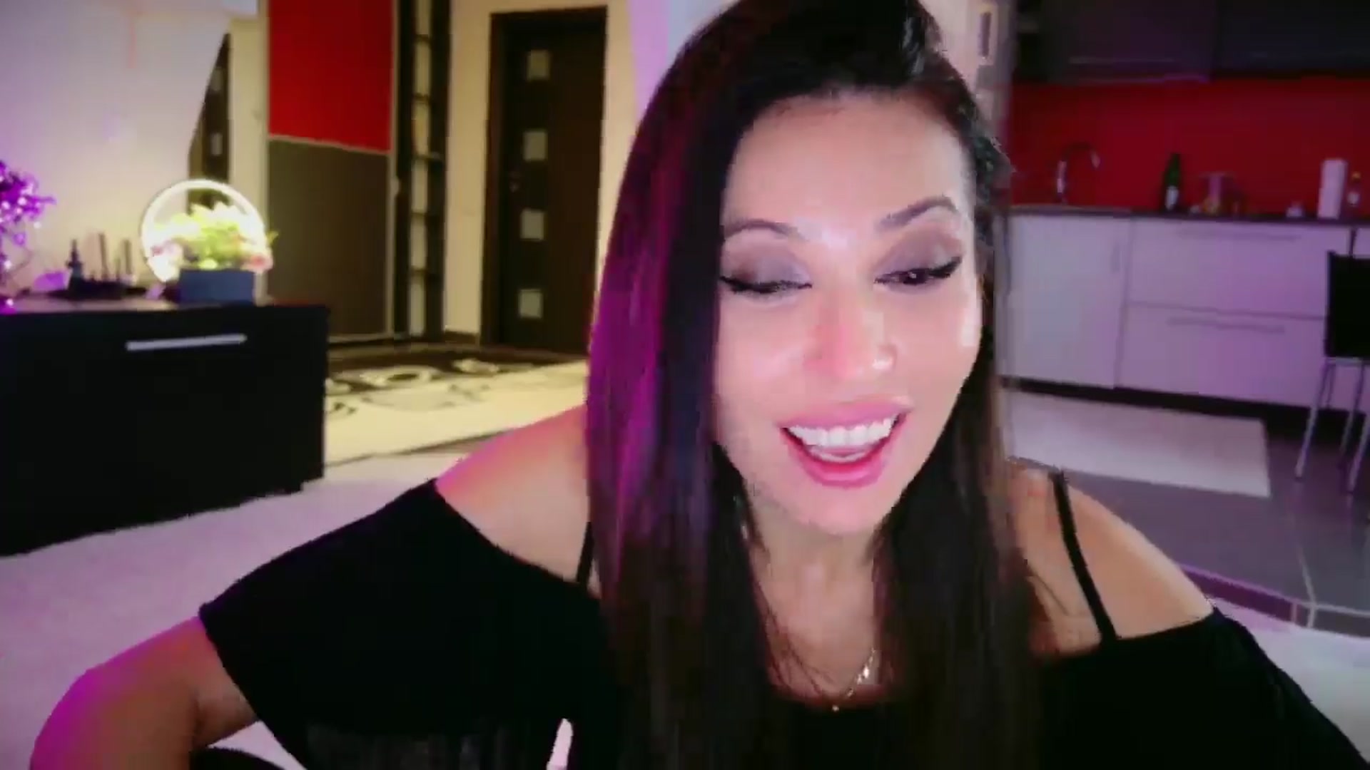 Gallery image thumbnail from SmileyTinaa's myfreecams stream on, 01/03/2026, 07:28 image 12 of 20