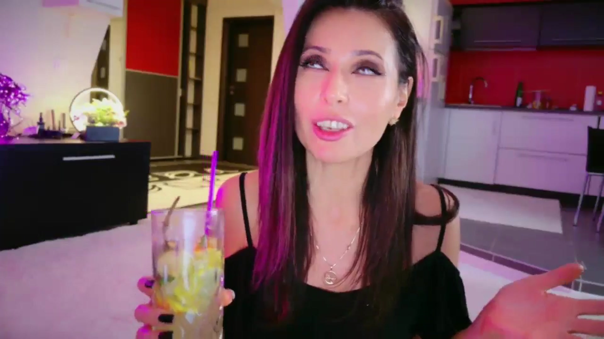 Gallery image thumbnail from SmileyTinaa's myfreecams stream on, 01/03/2026, 07:28 image 10 of 20