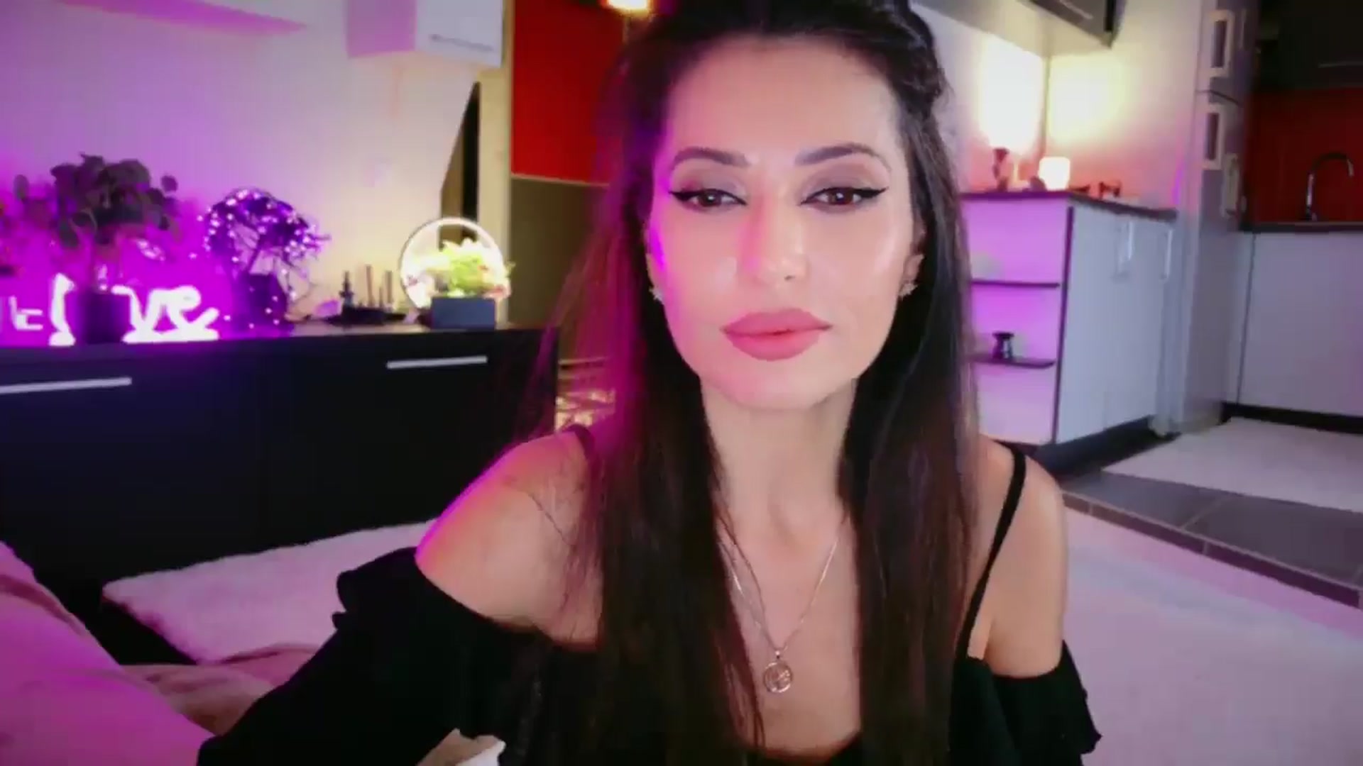 Gallery image thumbnail from SmileyTinaa's myfreecams stream on, 01/09/2026, 01:54 image 2 of 20