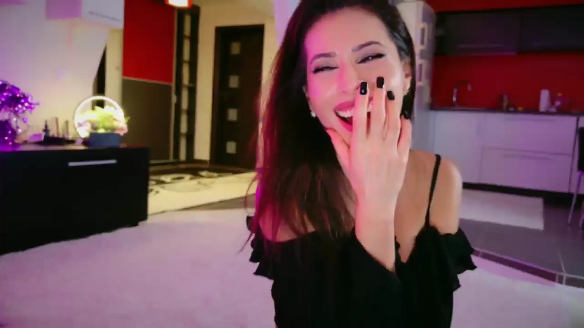 Gallery image thumbnail from SmileyTinaa's myfreecams stream on, 01/09/2026, 01:54 image 6 of 20