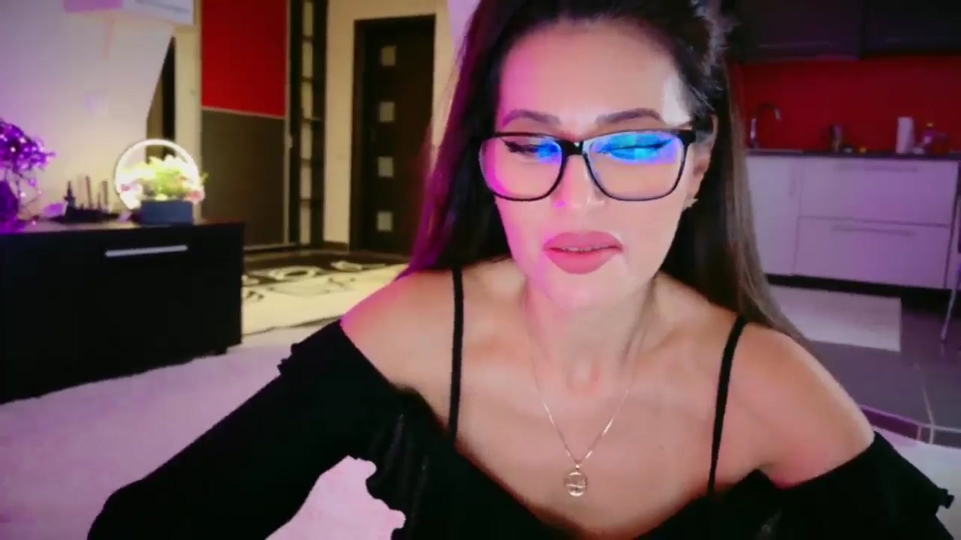 Gallery image thumbnail from SmileyTinaa's myfreecams stream on, 01/09/2026, 01:54 image 4 of 20