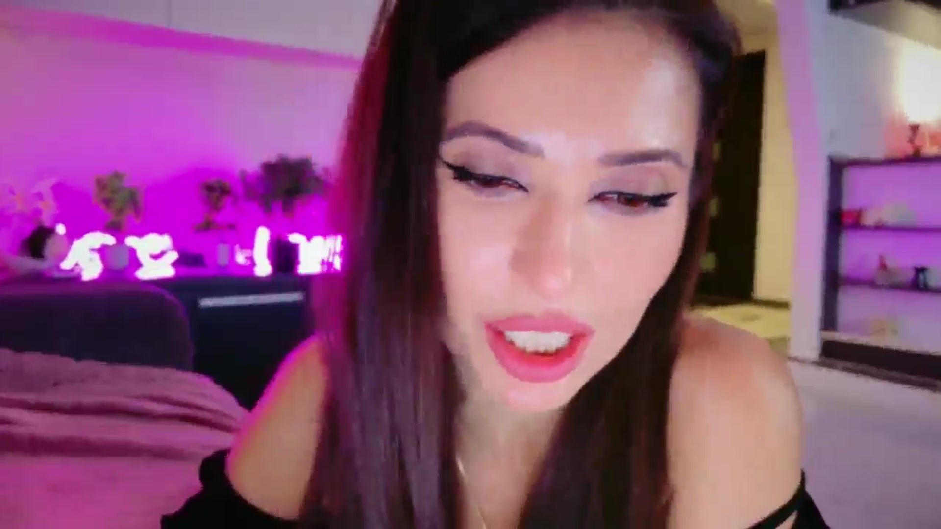 Gallery image thumbnail from SmileyTinaa's myfreecams stream on, 01/09/2026, 01:54 image 13 of 20