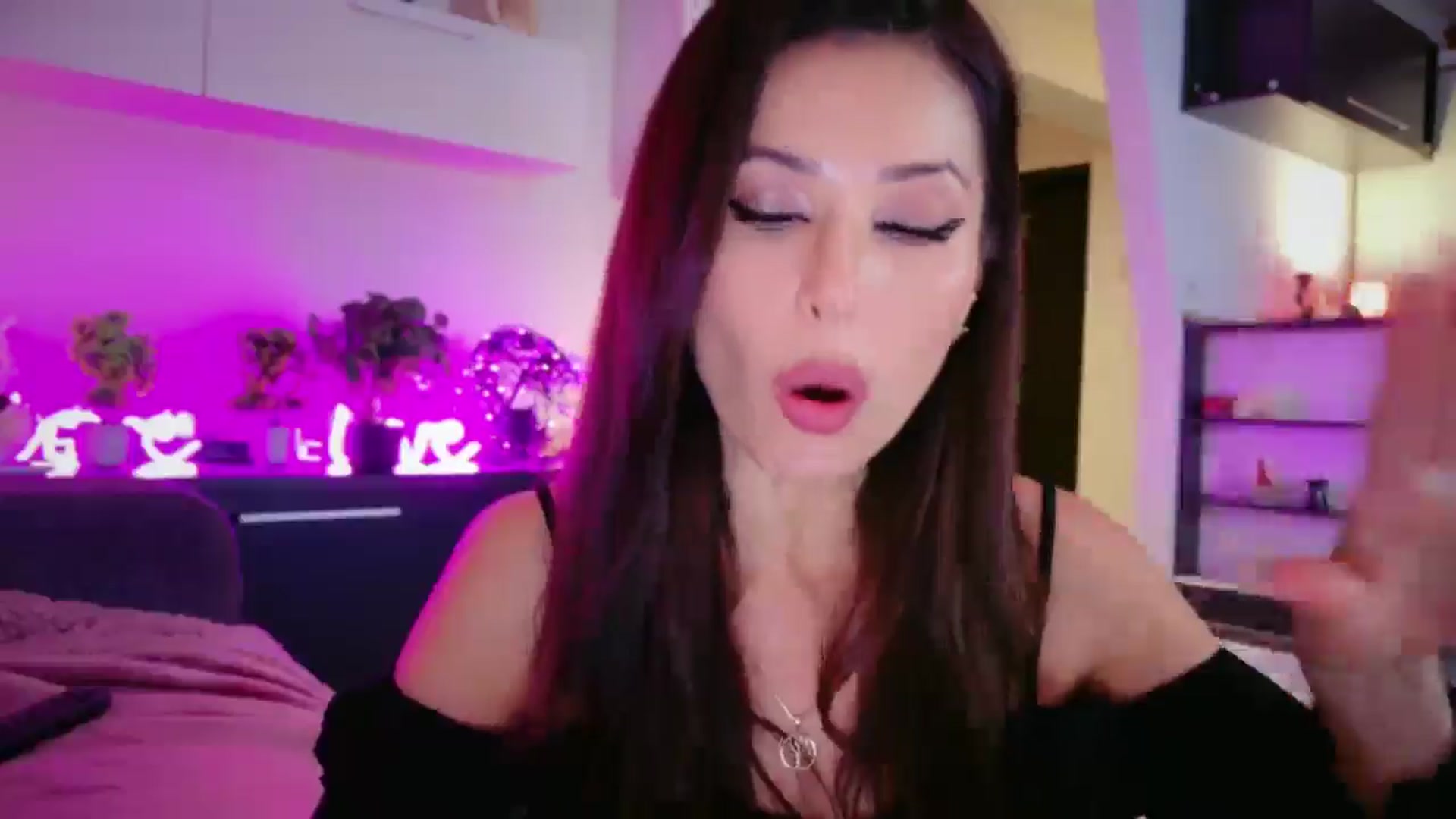 Gallery image thumbnail from SmileyTinaa's myfreecams stream on, 01/09/2026, 01:54 image 18 of 20