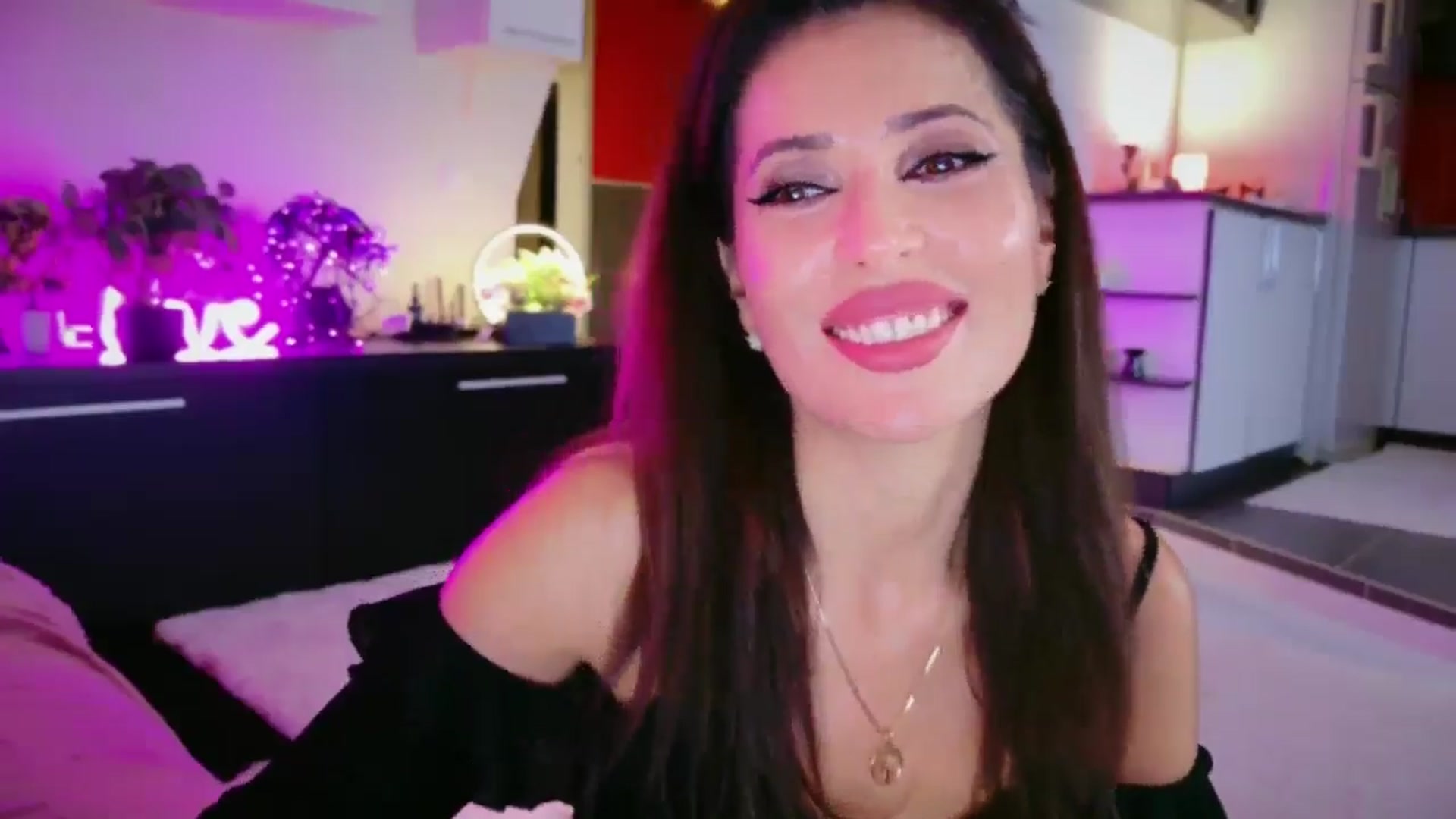Gallery image thumbnail from SmileyTinaa's myfreecams stream on, 01/09/2026, 01:54 image 7 of 20