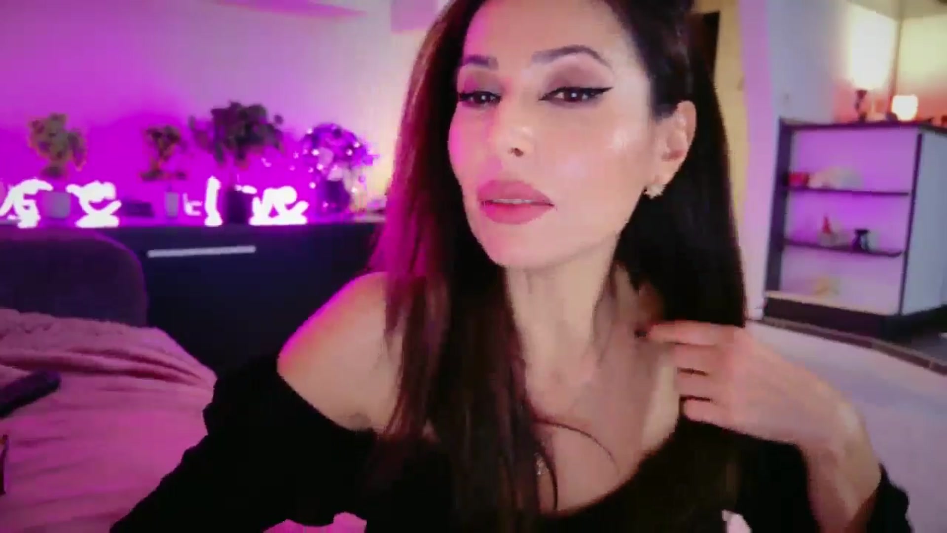 Gallery image thumbnail from SmileyTinaa's myfreecams stream on, 01/09/2026, 02:11 image 5 of 20