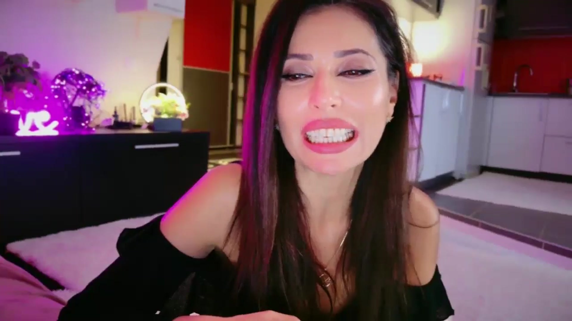 Gallery image thumbnail from SmileyTinaa's myfreecams stream on, 01/09/2026, 02:11 image 6 of 20