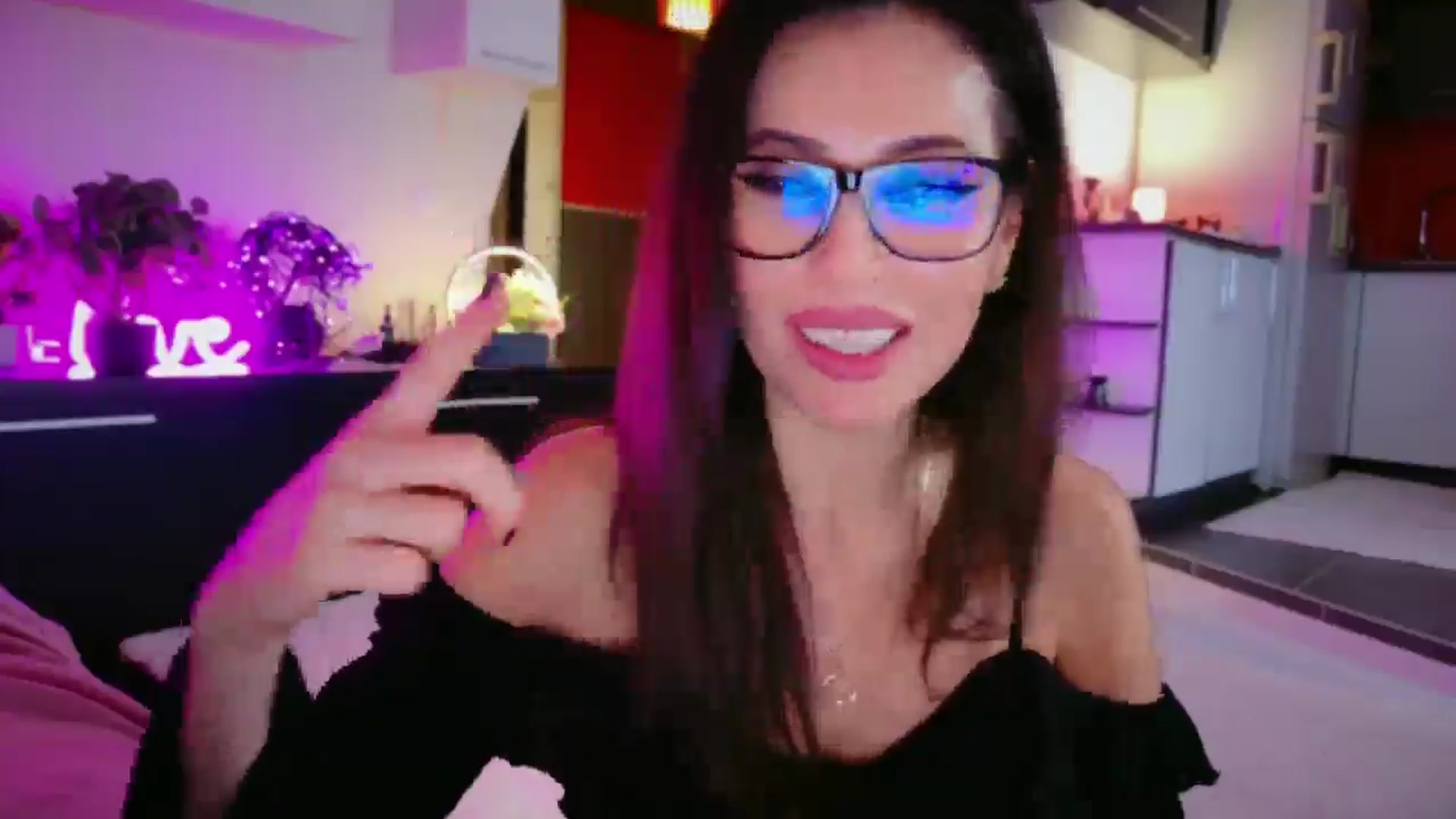 Gallery image thumbnail from SmileyTinaa's myfreecams stream on, 01/09/2026, 02:11 image 17 of 20