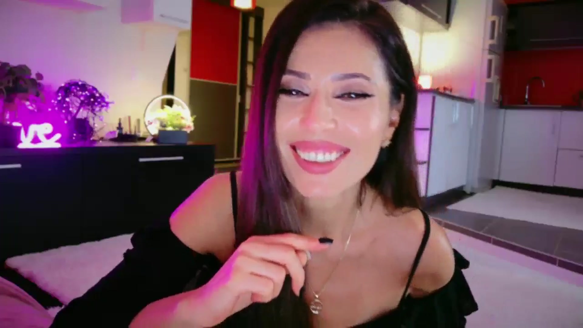 Gallery image thumbnail from SmileyTinaa's myfreecams stream on, 01/09/2026, 02:11 image 9 of 20