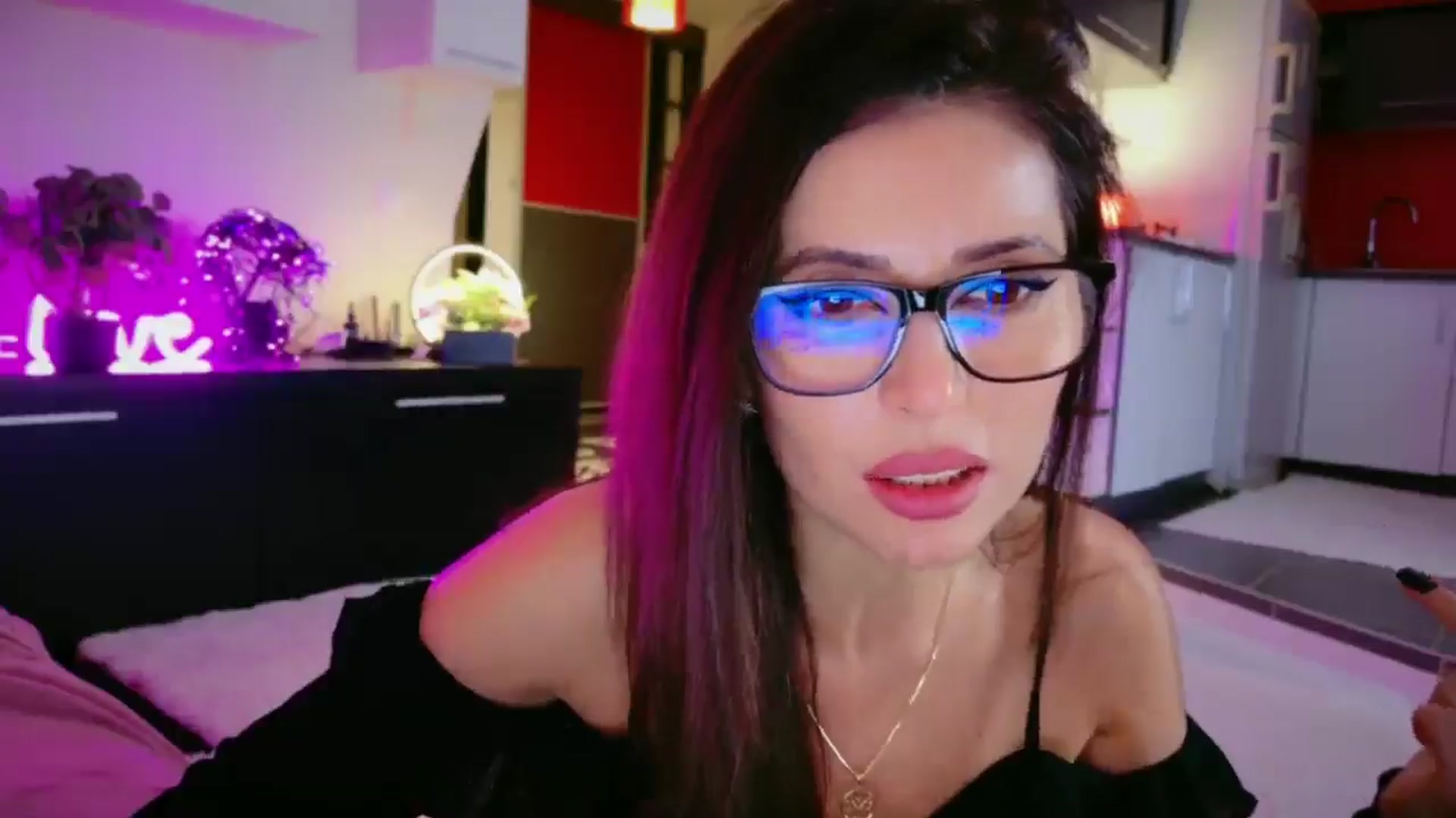 Gallery image thumbnail from SmileyTinaa's myfreecams stream on, 01/09/2026, 02:11 image 14 of 20