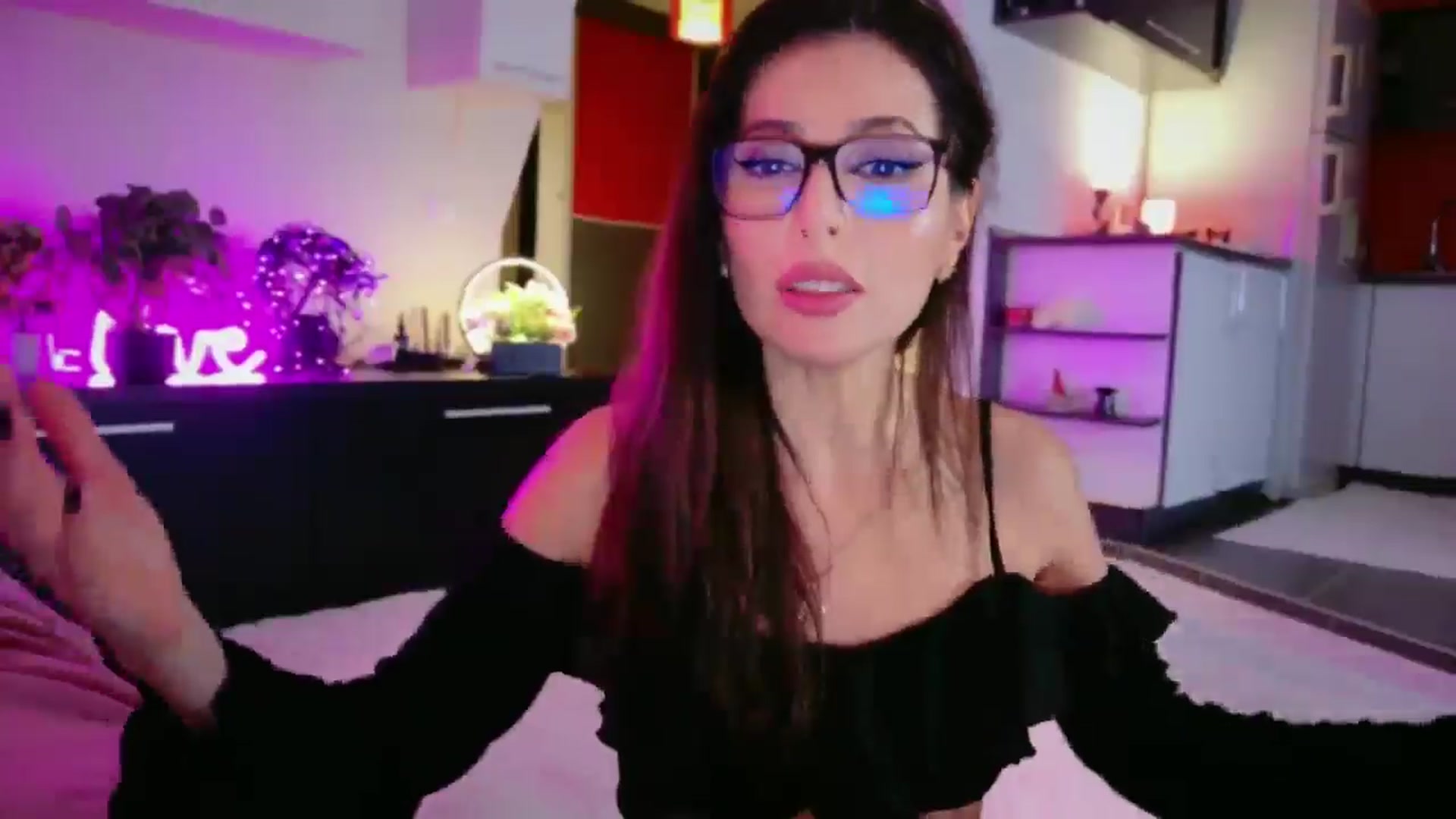 Gallery image thumbnail from SmileyTinaa's myfreecams stream on, 01/09/2026, 02:11 image 16 of 20
