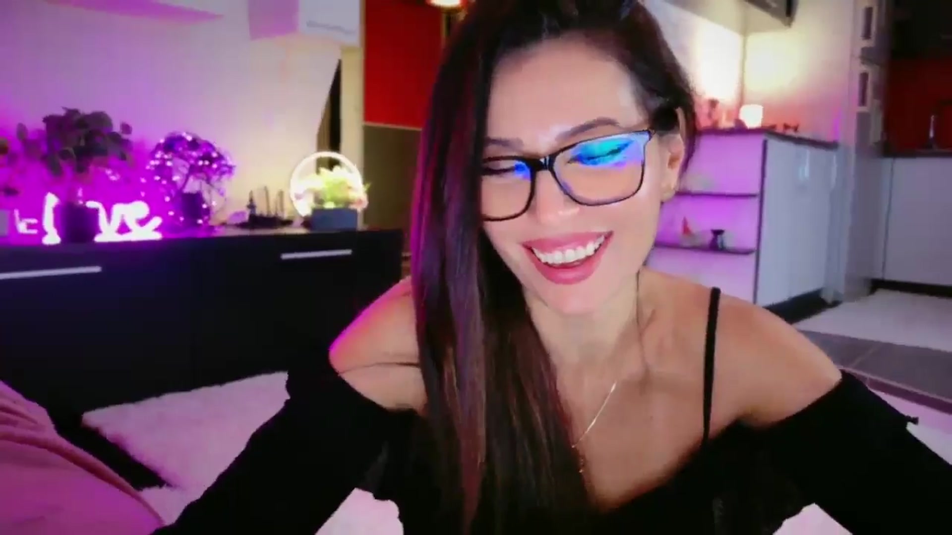 Gallery image thumbnail from SmileyTinaa's myfreecams stream on, 01/09/2026, 02:11 image 19 of 20