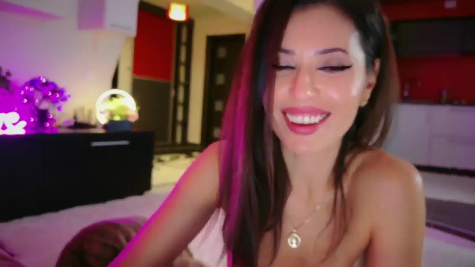 Gallery image thumbnail from SmileyTinaa's myfreecams stream on, 01/09/2026, 03:01 image 12 of 20