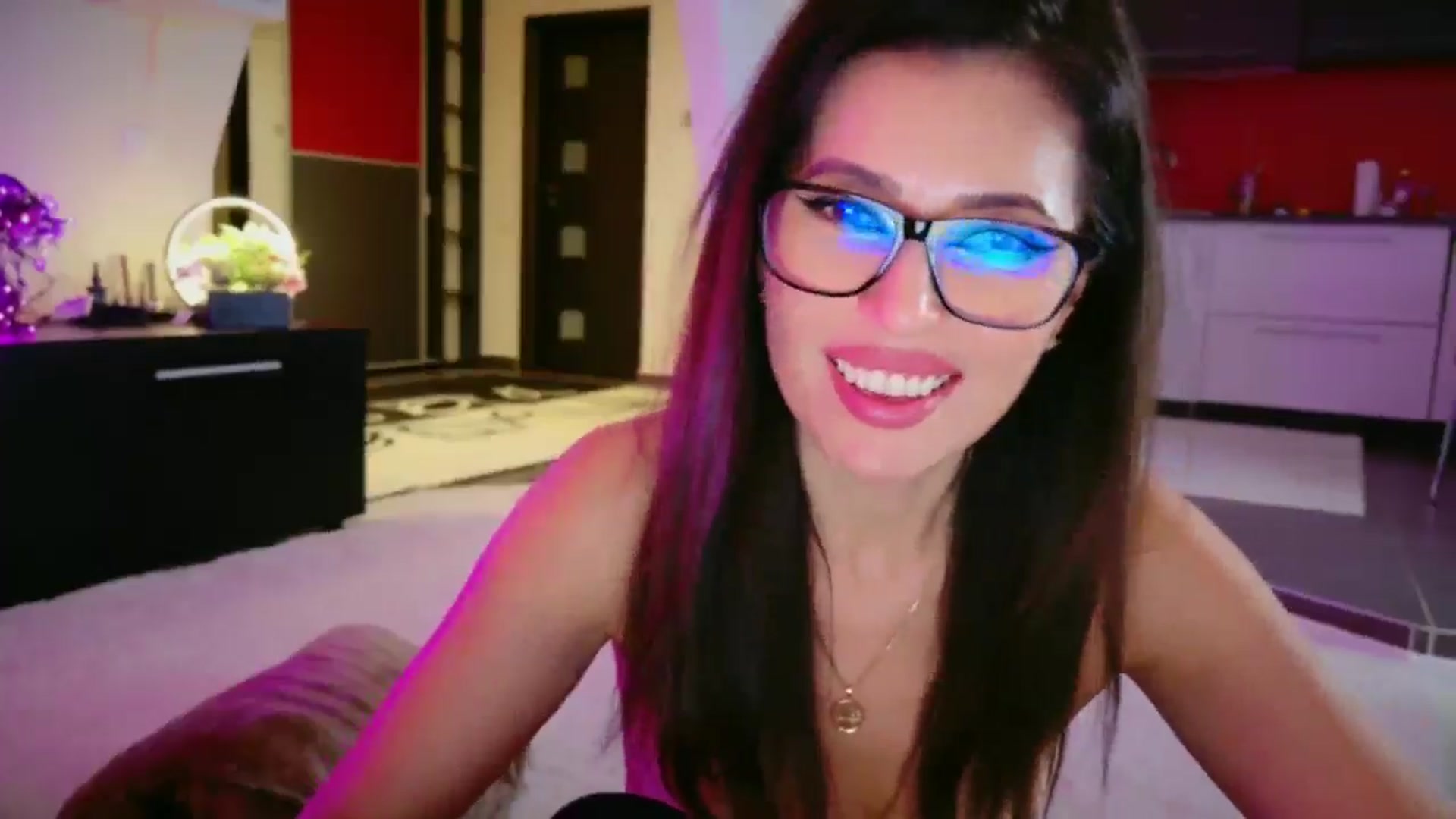Gallery image thumbnail from SmileyTinaa's myfreecams stream on, 01/09/2026, 04:10 image 4 of 20