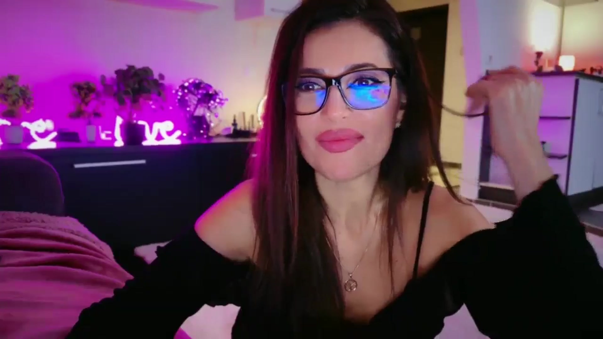Gallery image thumbnail from SmileyTinaa's myfreecams stream on, 01/09/2026, 04:10 image 9 of 20