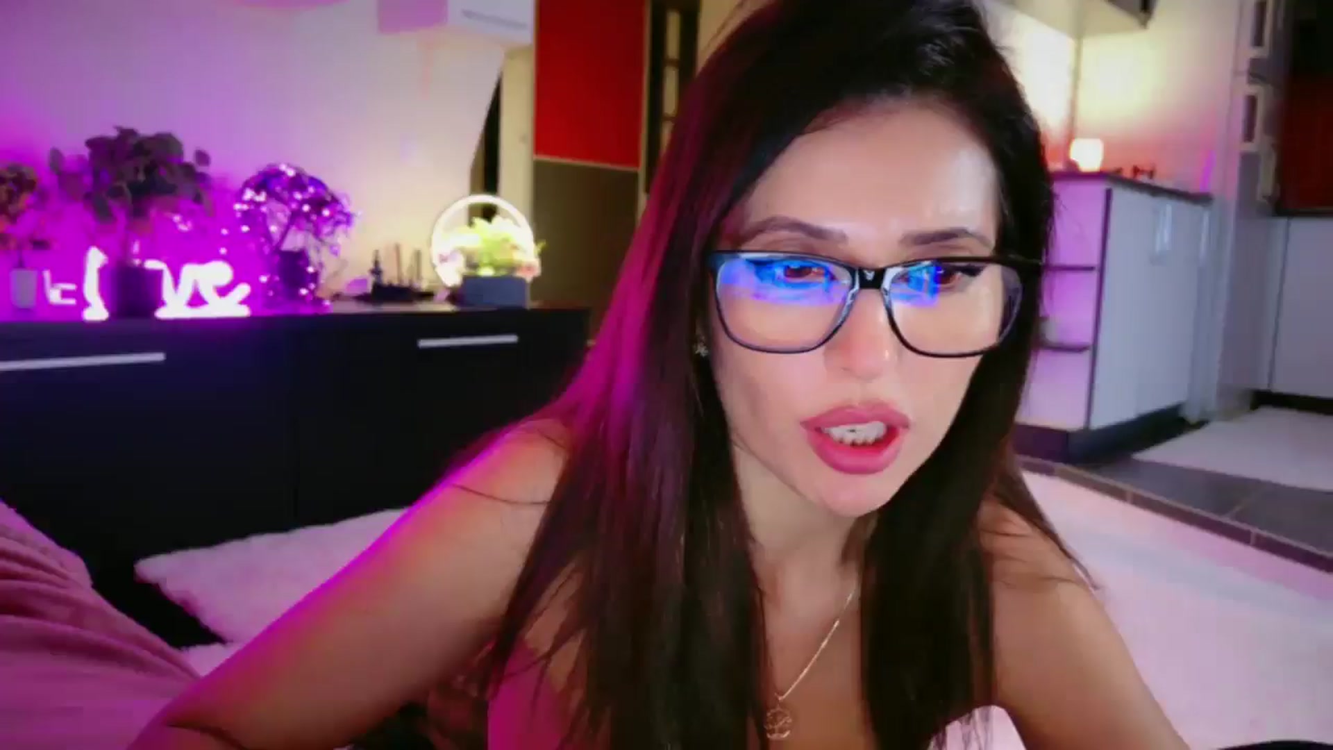 Gallery image thumbnail from SmileyTinaa's myfreecams stream on, 01/09/2026, 04:10 image 1 of 20