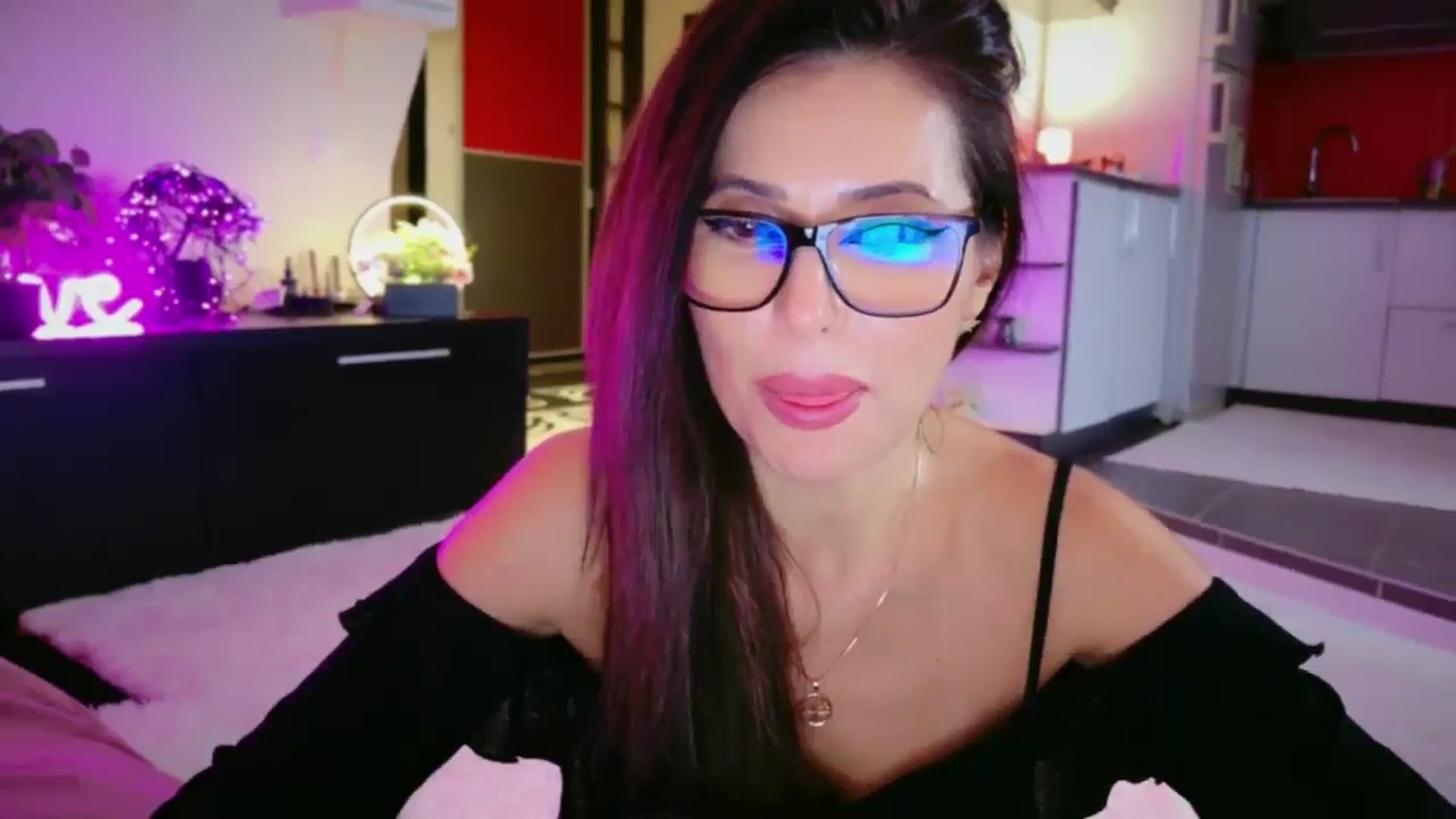 Gallery image thumbnail from SmileyTinaa's myfreecams stream on, 01/09/2026, 04:10 image 17 of 20