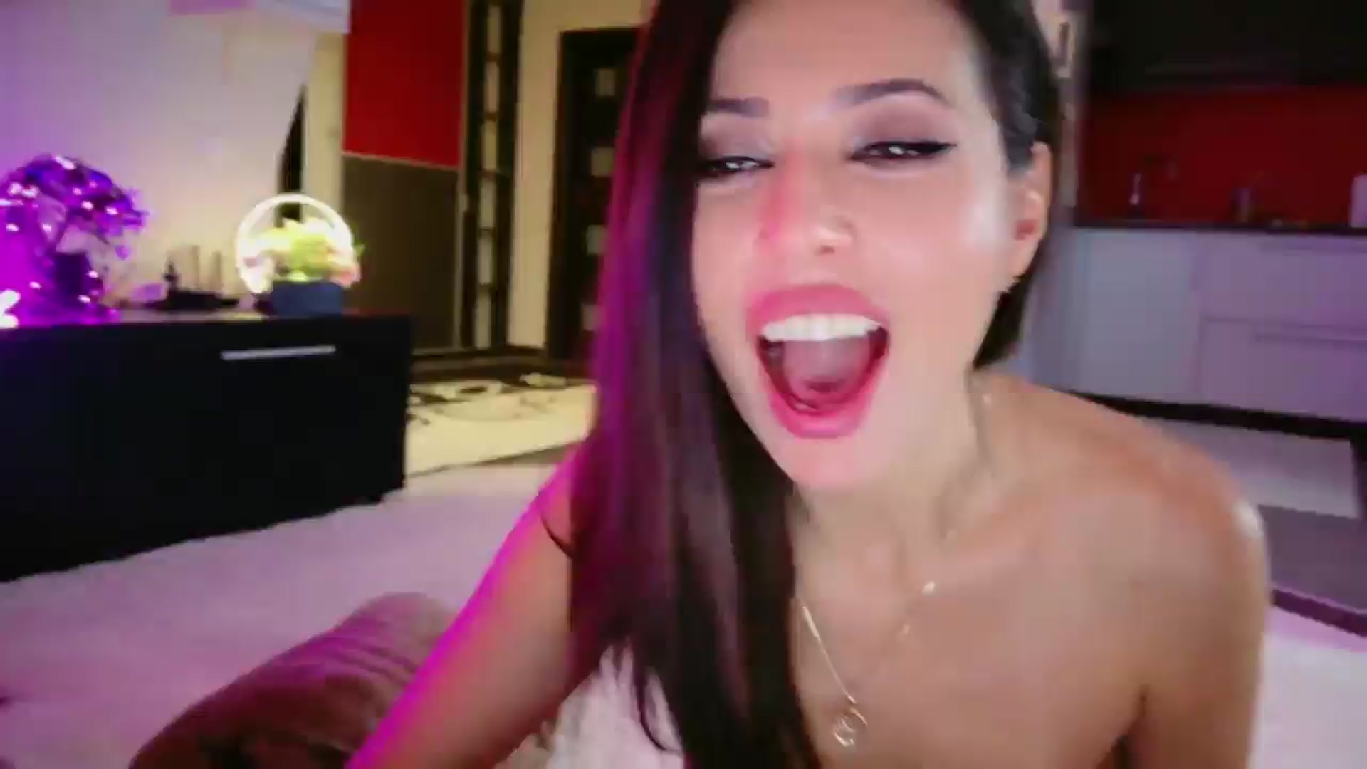 Gallery image thumbnail from SmileyTinaa's myfreecams stream on, 01/09/2026, 04:10 image 3 of 20