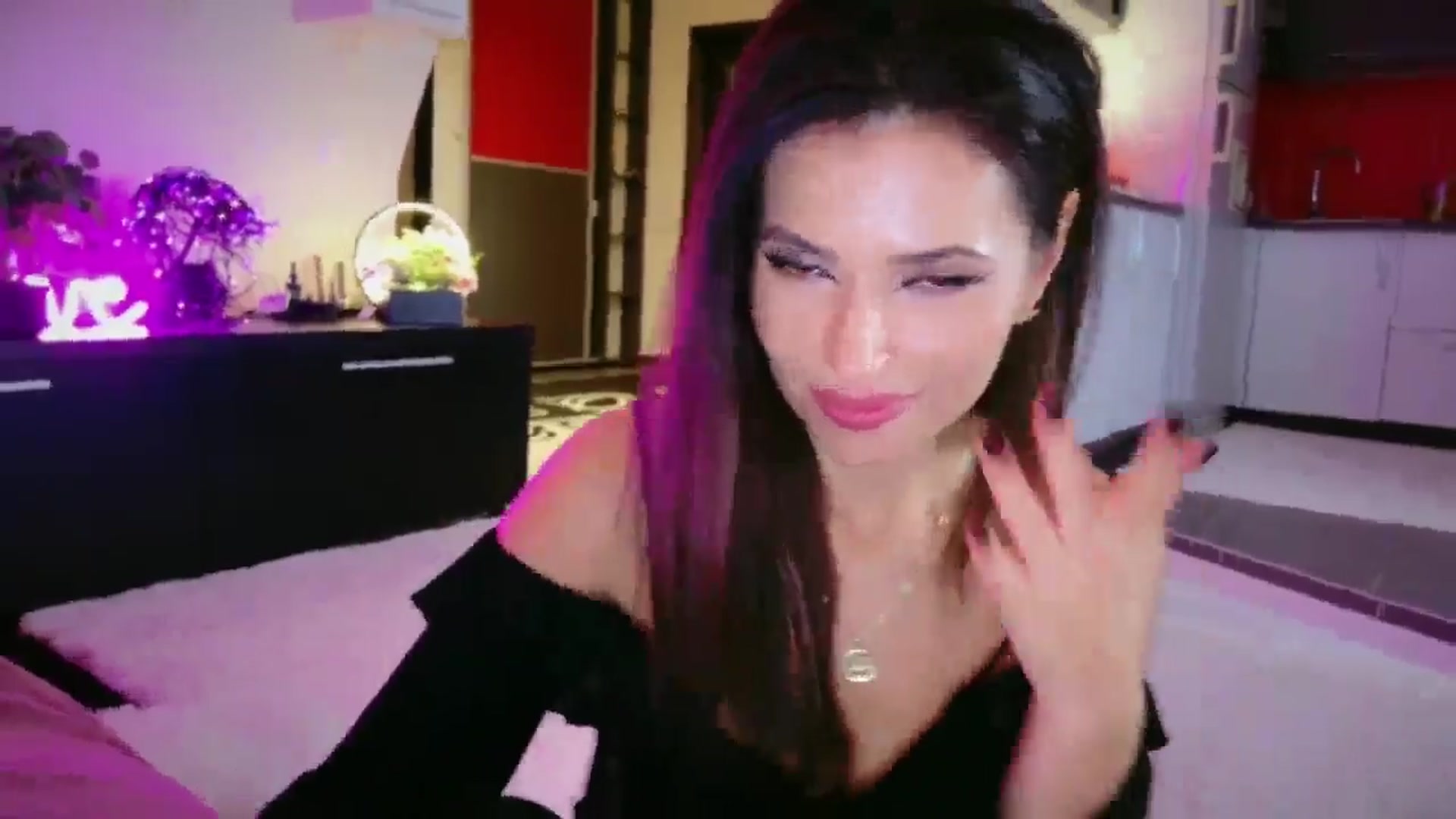 Gallery image thumbnail from SmileyTinaa's myfreecams stream on, 01/09/2026, 04:10 image 18 of 20